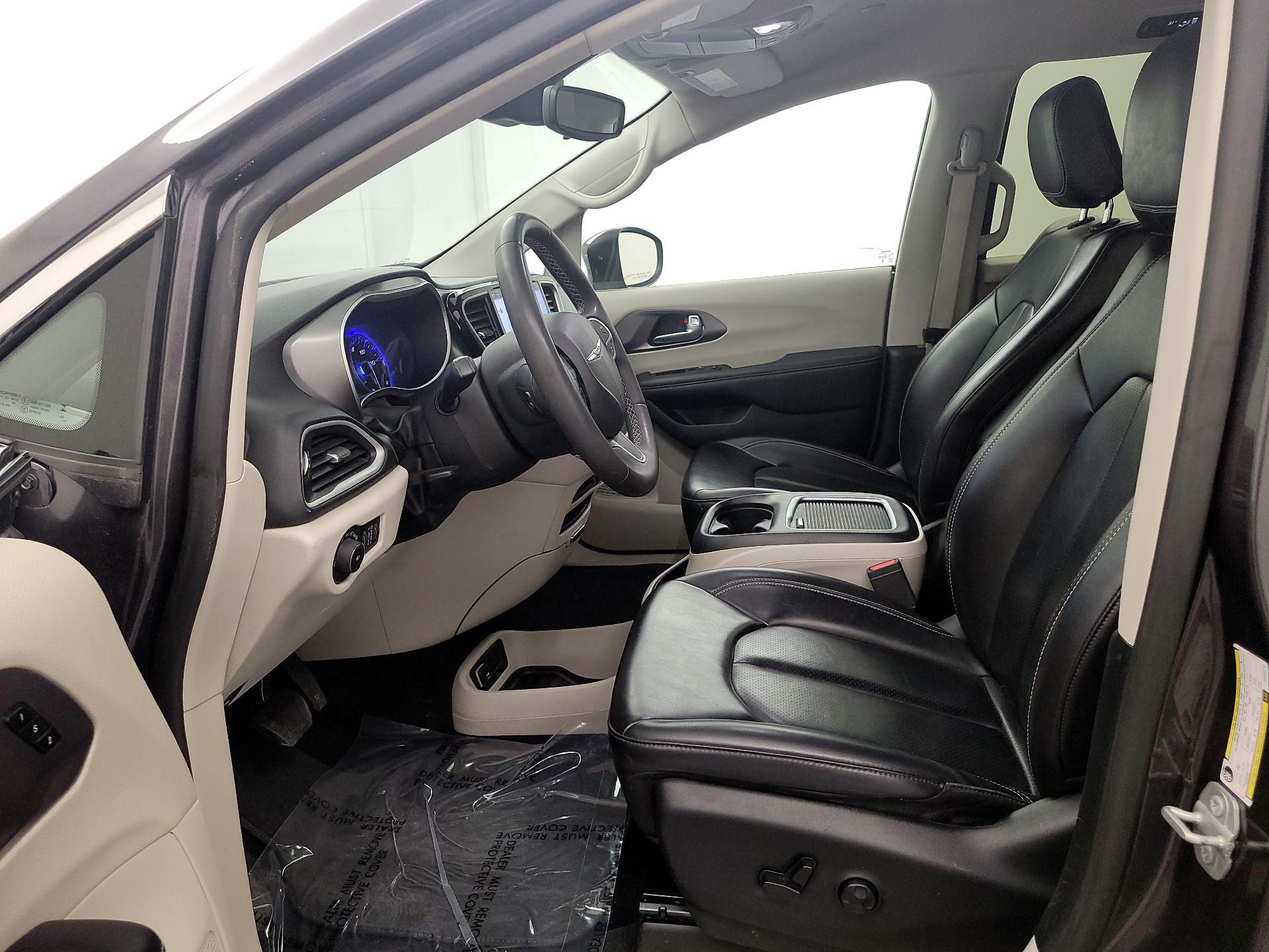 Thumbnail: 2023 Chrysler Pacifica - 11