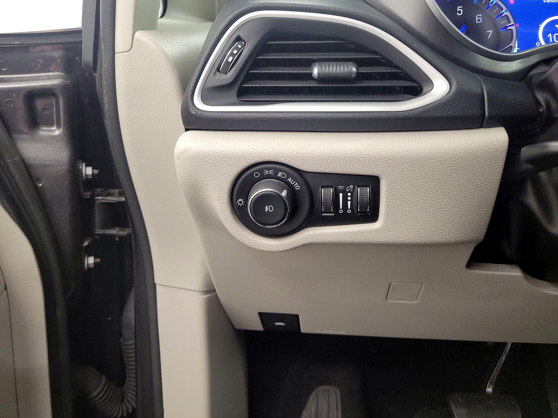 Thumbnail: 2023 Chrysler Pacifica - 13