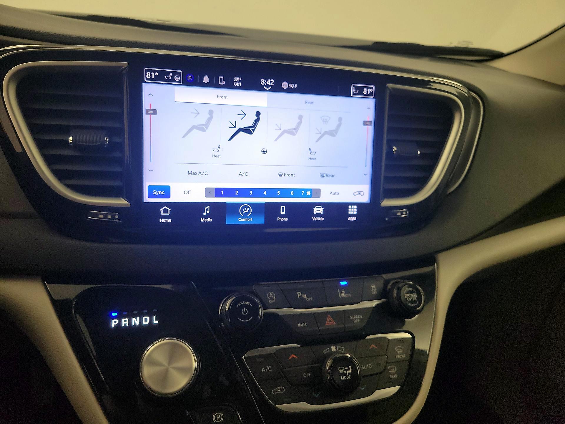 Thumbnail: 2023 Chrysler Pacifica - 16