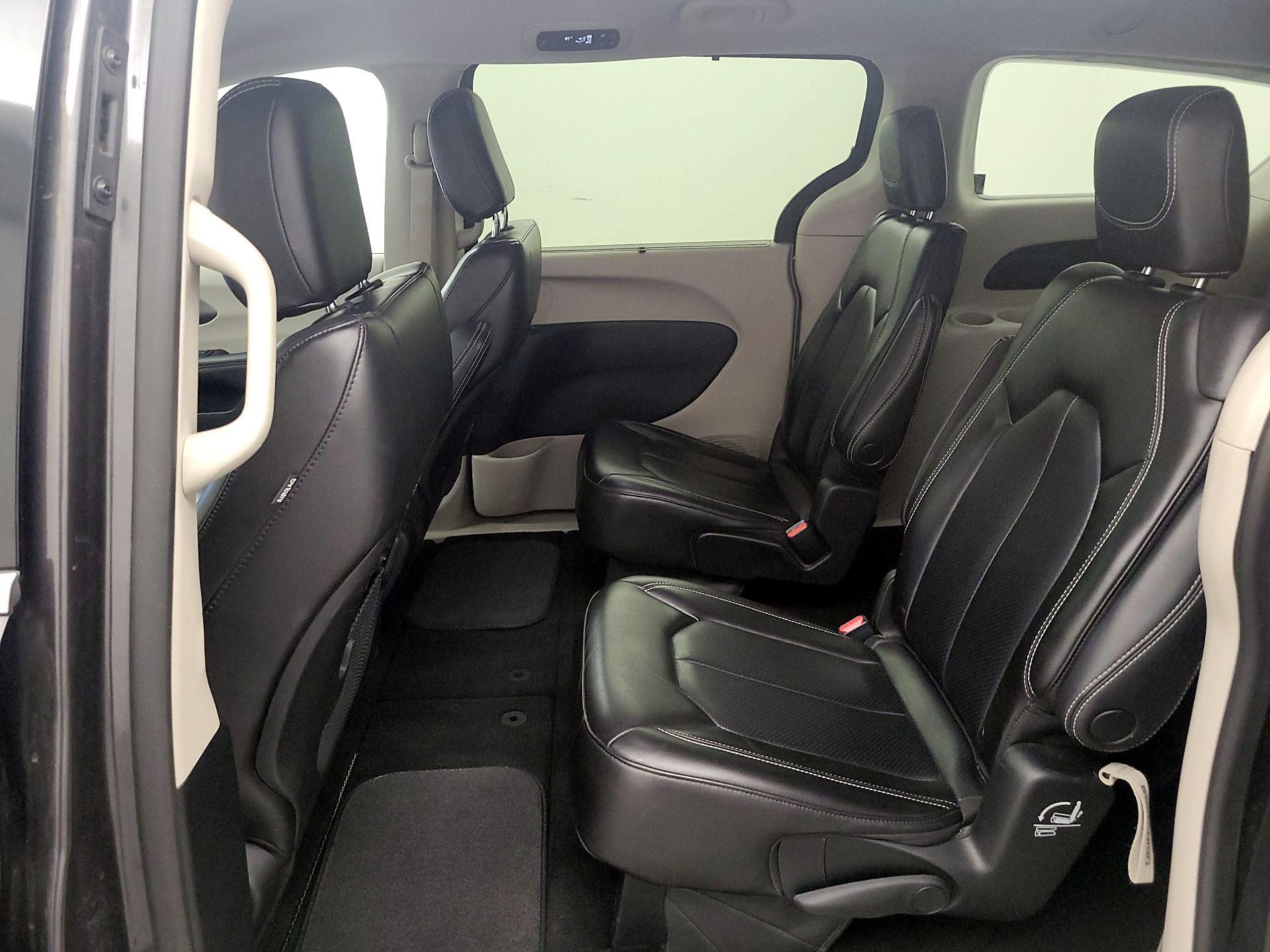 Thumbnail: 2023 Chrysler Pacifica - 19