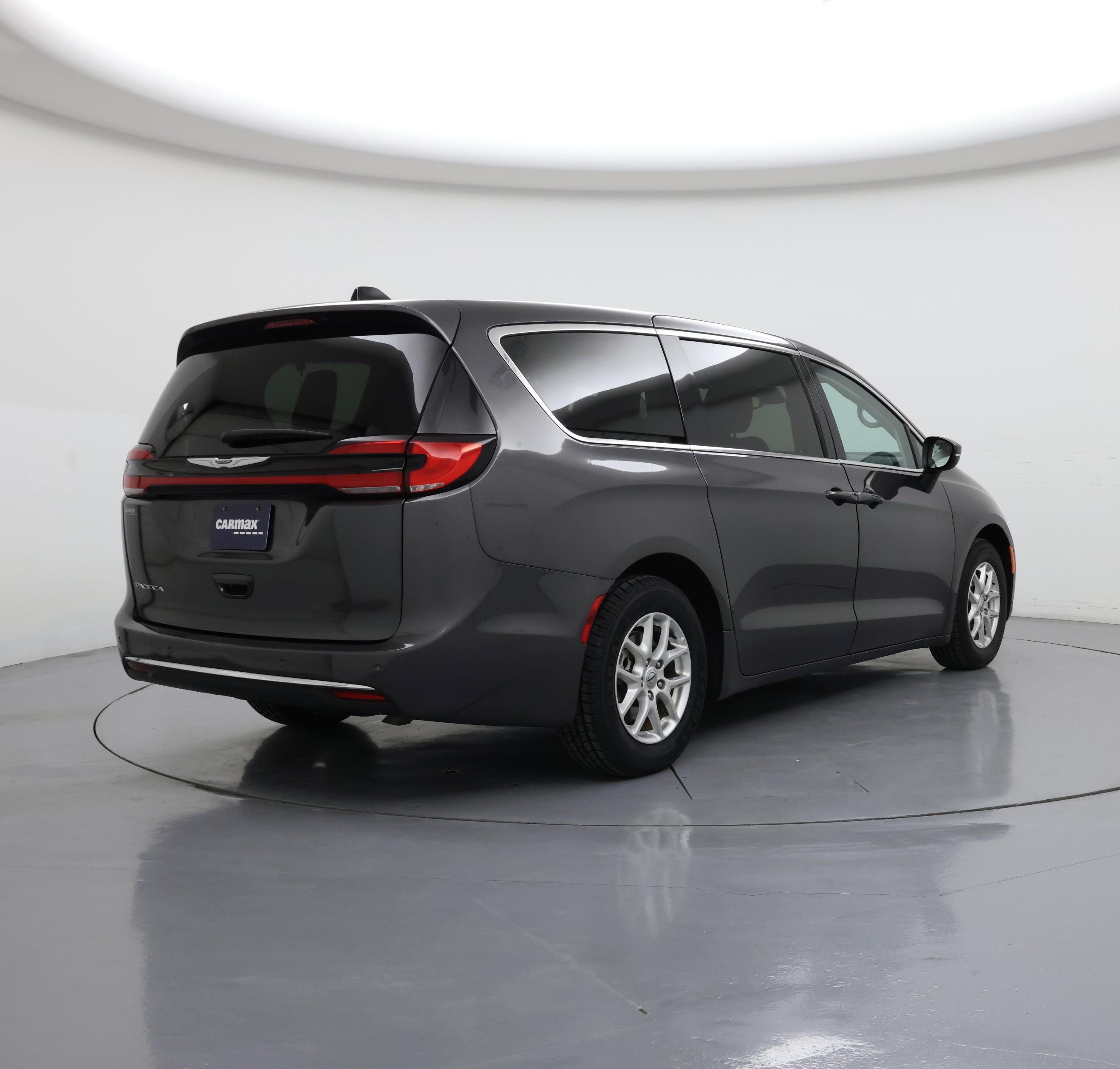 Thumbnail: 2023 Chrysler Pacifica - 8