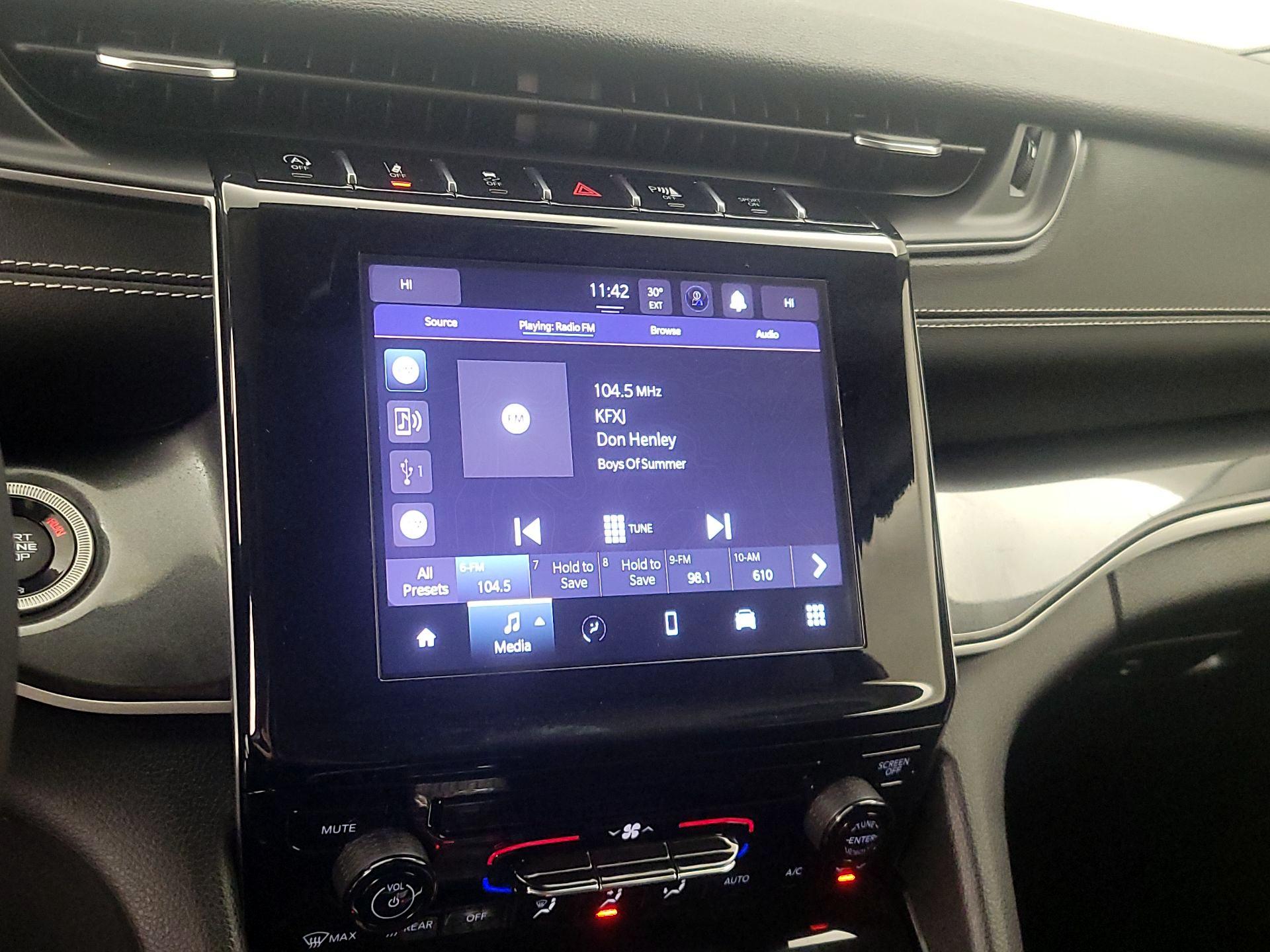 Thumbnail: 2023 Jeep Grand Cherokee - 15