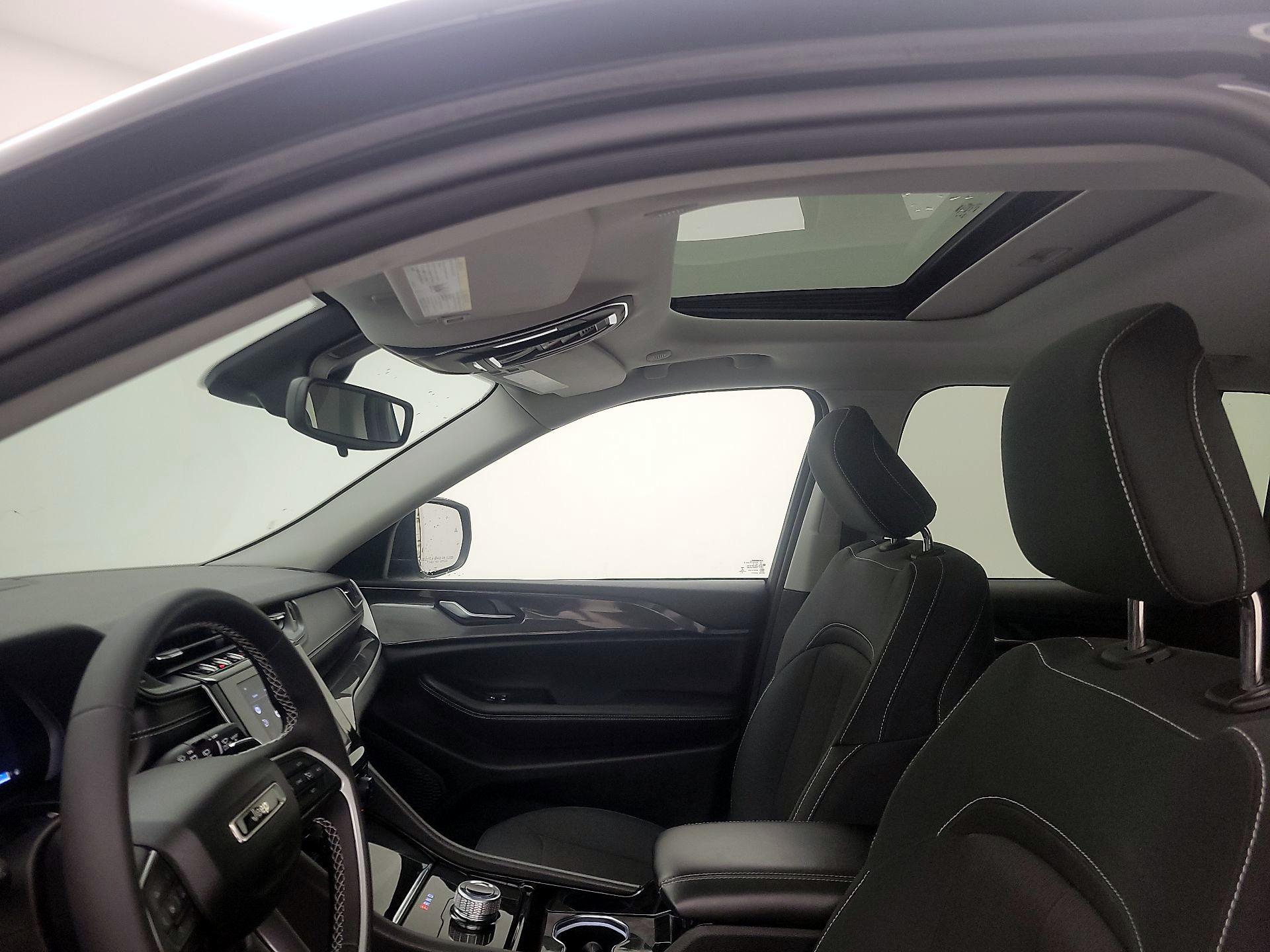 Thumbnail: 2023 Jeep Grand Cherokee - 19