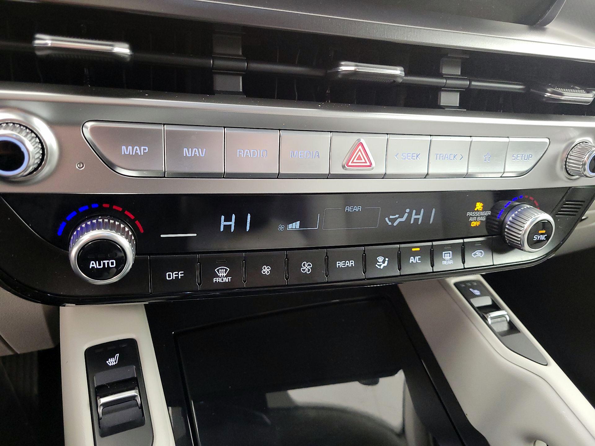 Thumbnail: 2023 Kia Telluride - 17