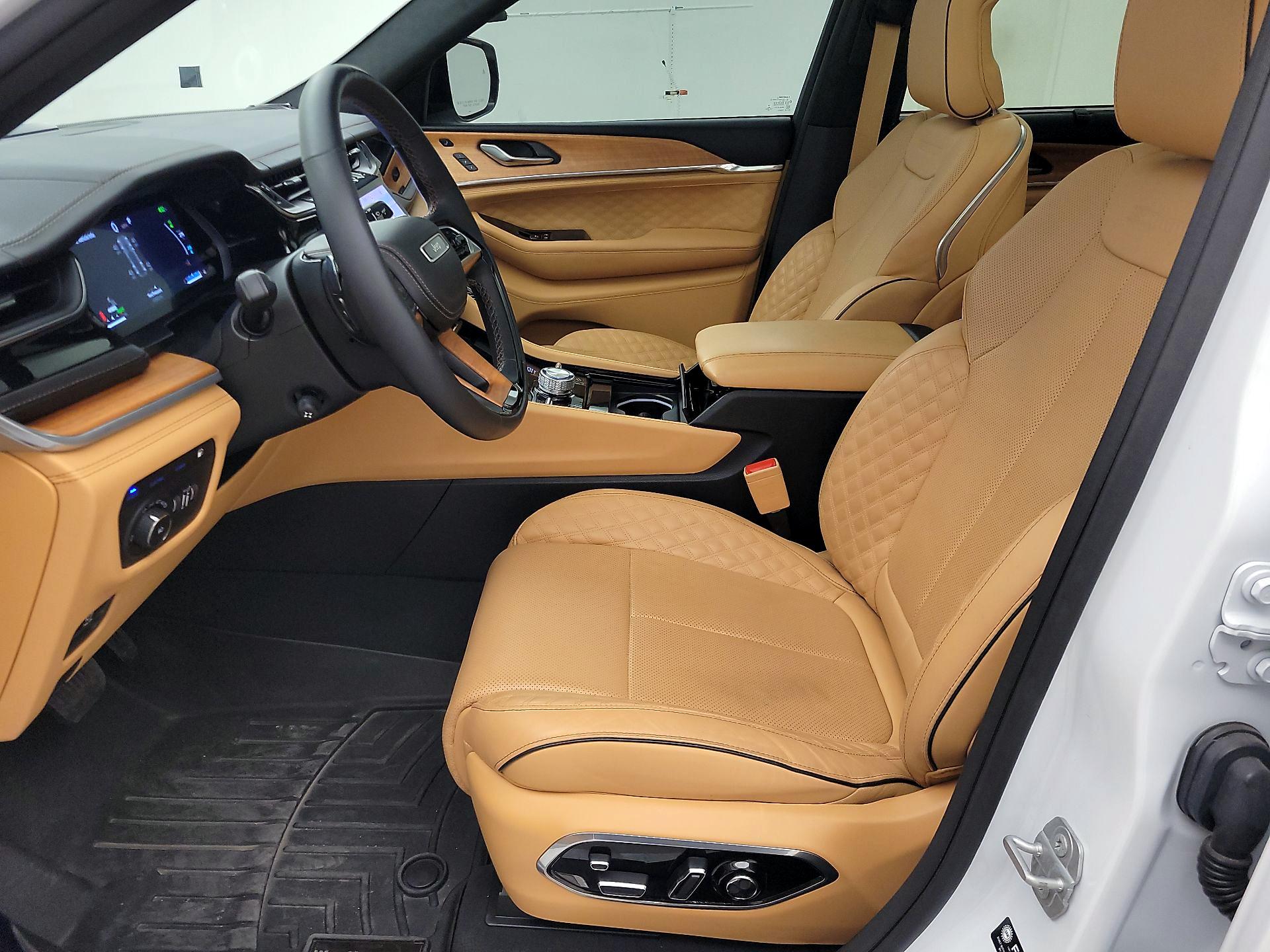 Thumbnail: 2022 Jeep Grand Cherokee - 11