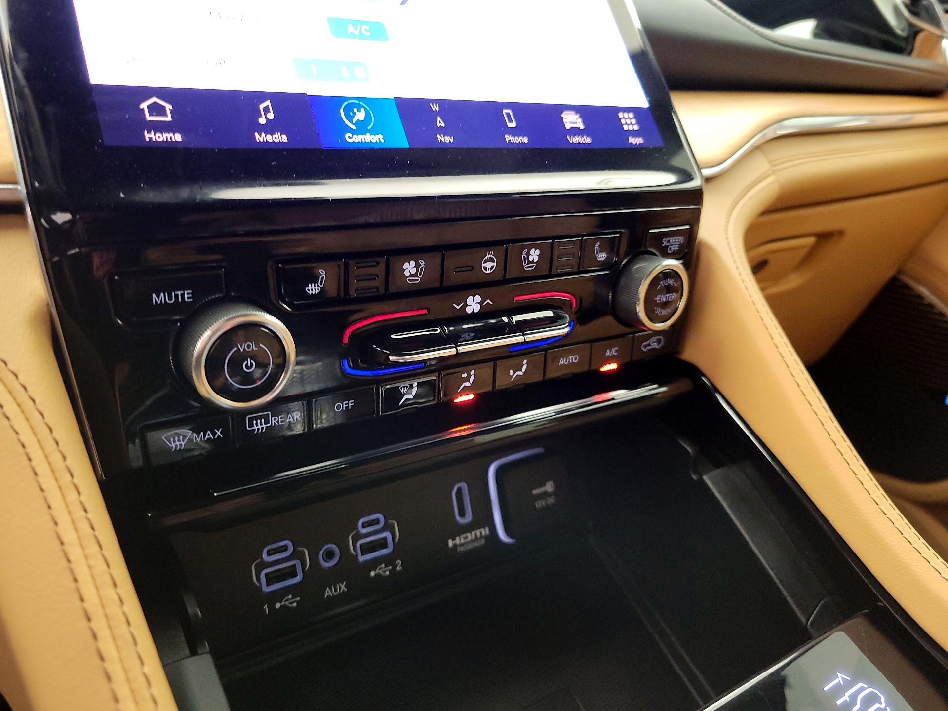 Thumbnail: 2022 Jeep Grand Cherokee - 17