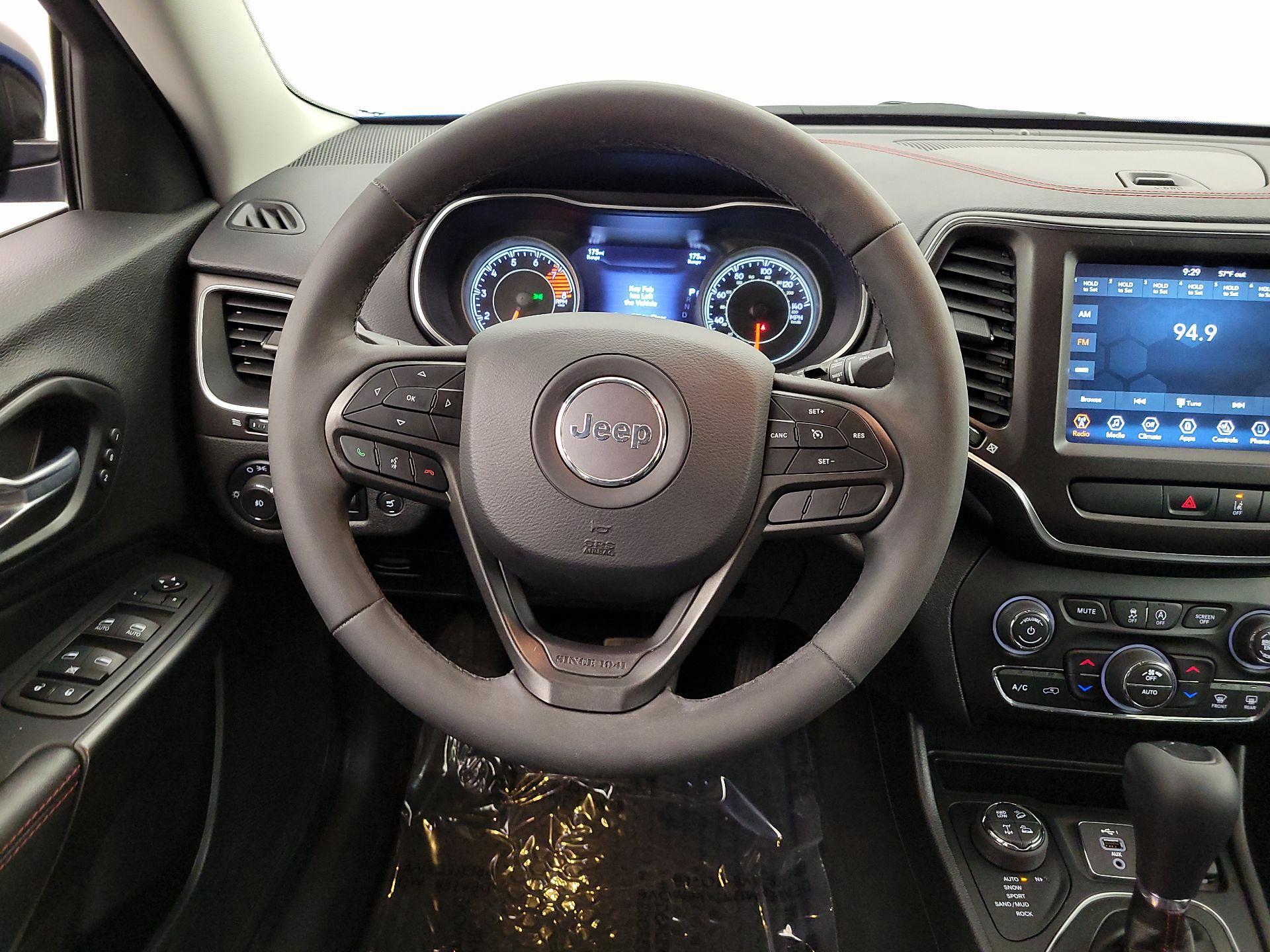 Thumbnail: 2022 Jeep Cherokee - 10