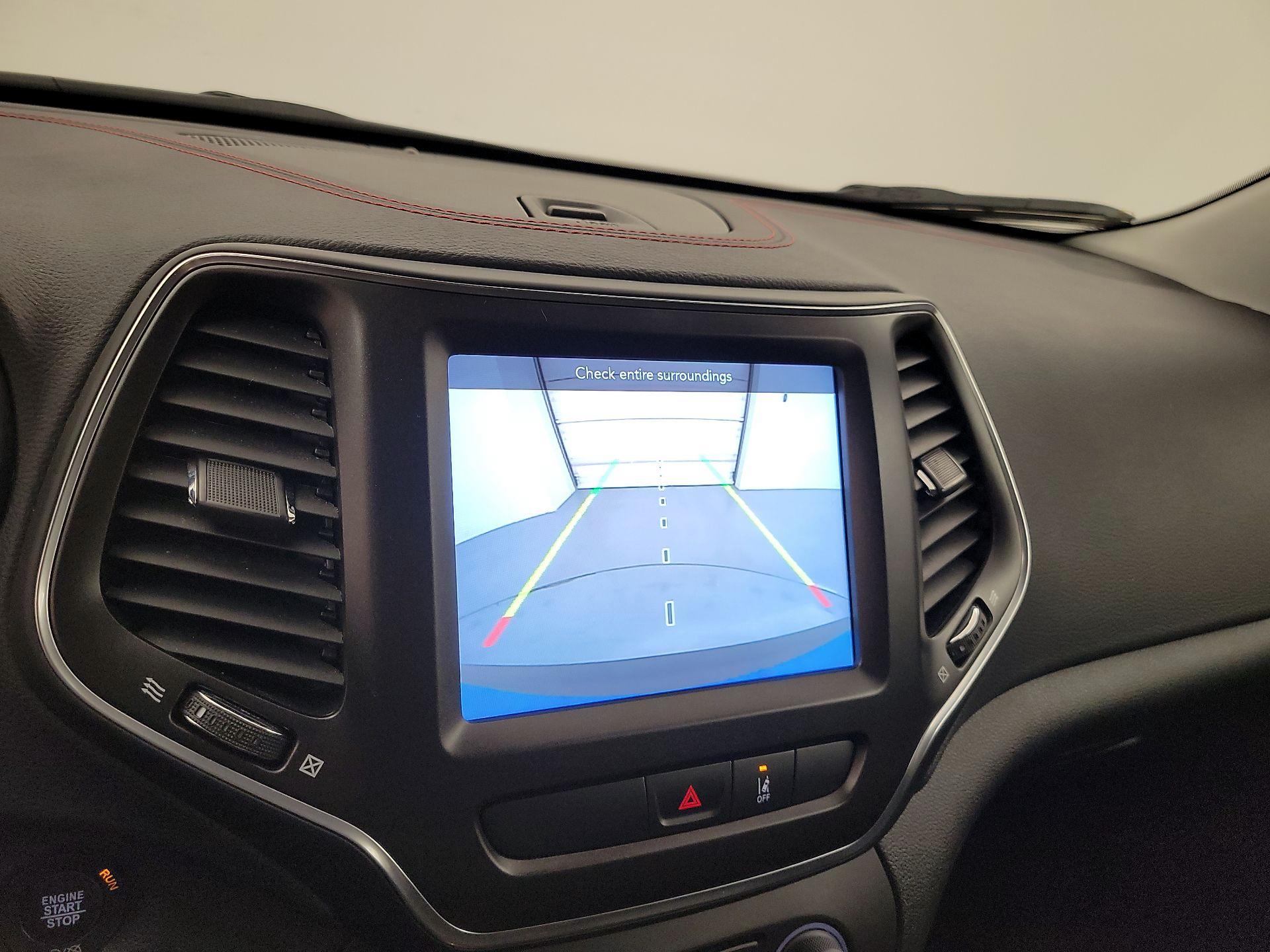 Thumbnail: 2022 Jeep Cherokee - 14