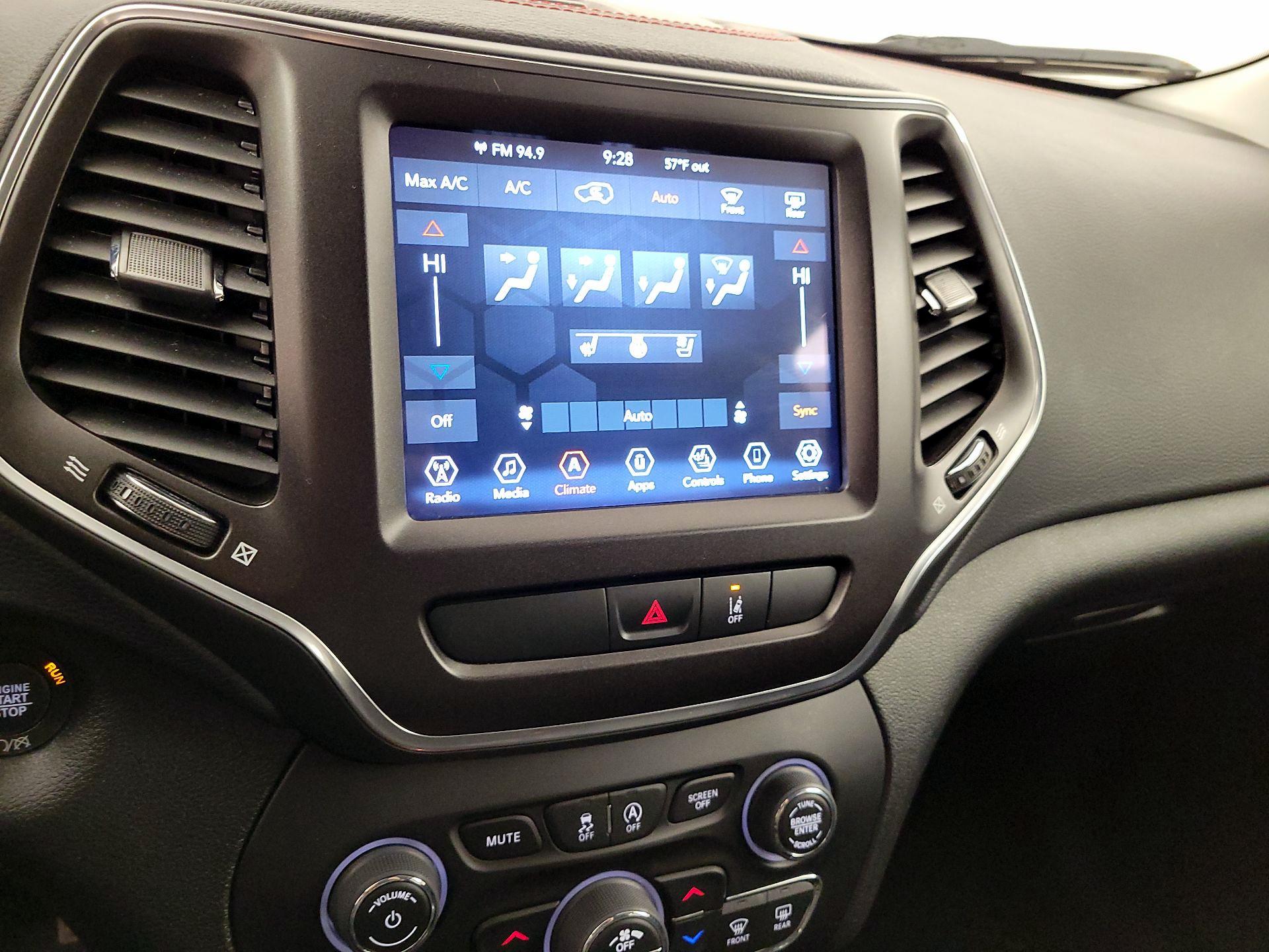 Thumbnail: 2022 Jeep Cherokee - 16