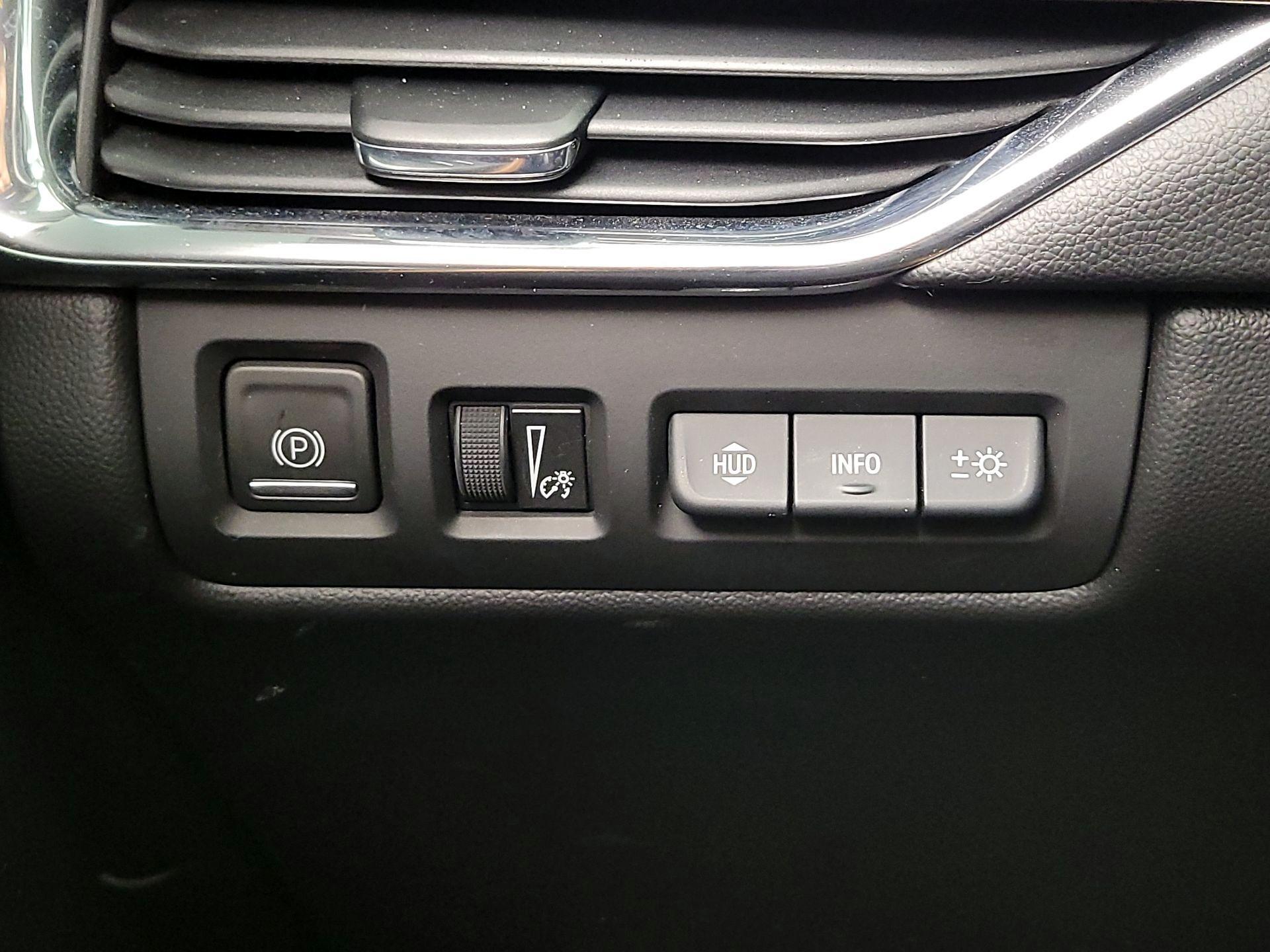 Thumbnail: 2023 Cadillac XT4 - 13