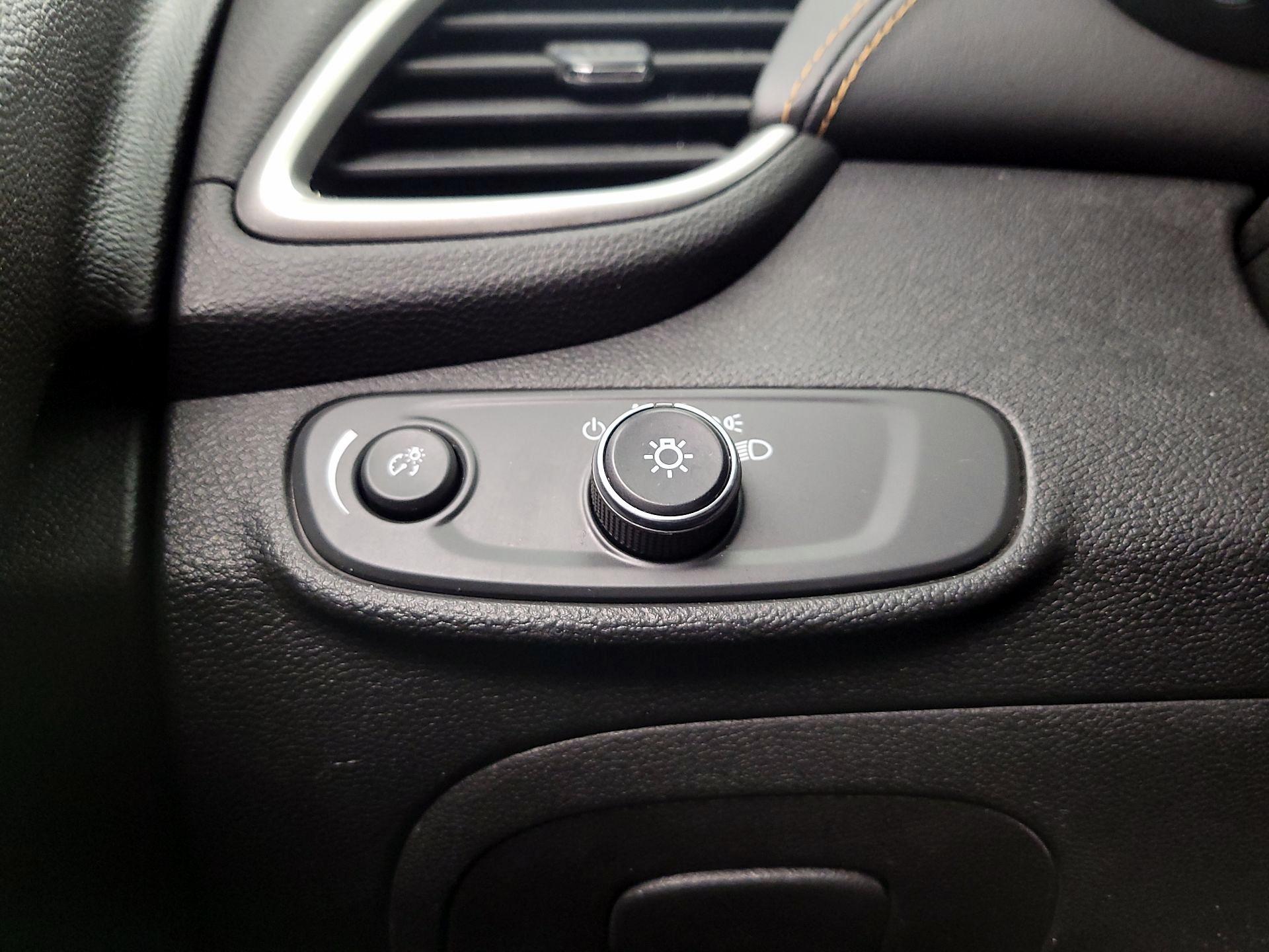 Thumbnail: 2018 Chevrolet Trax - 13