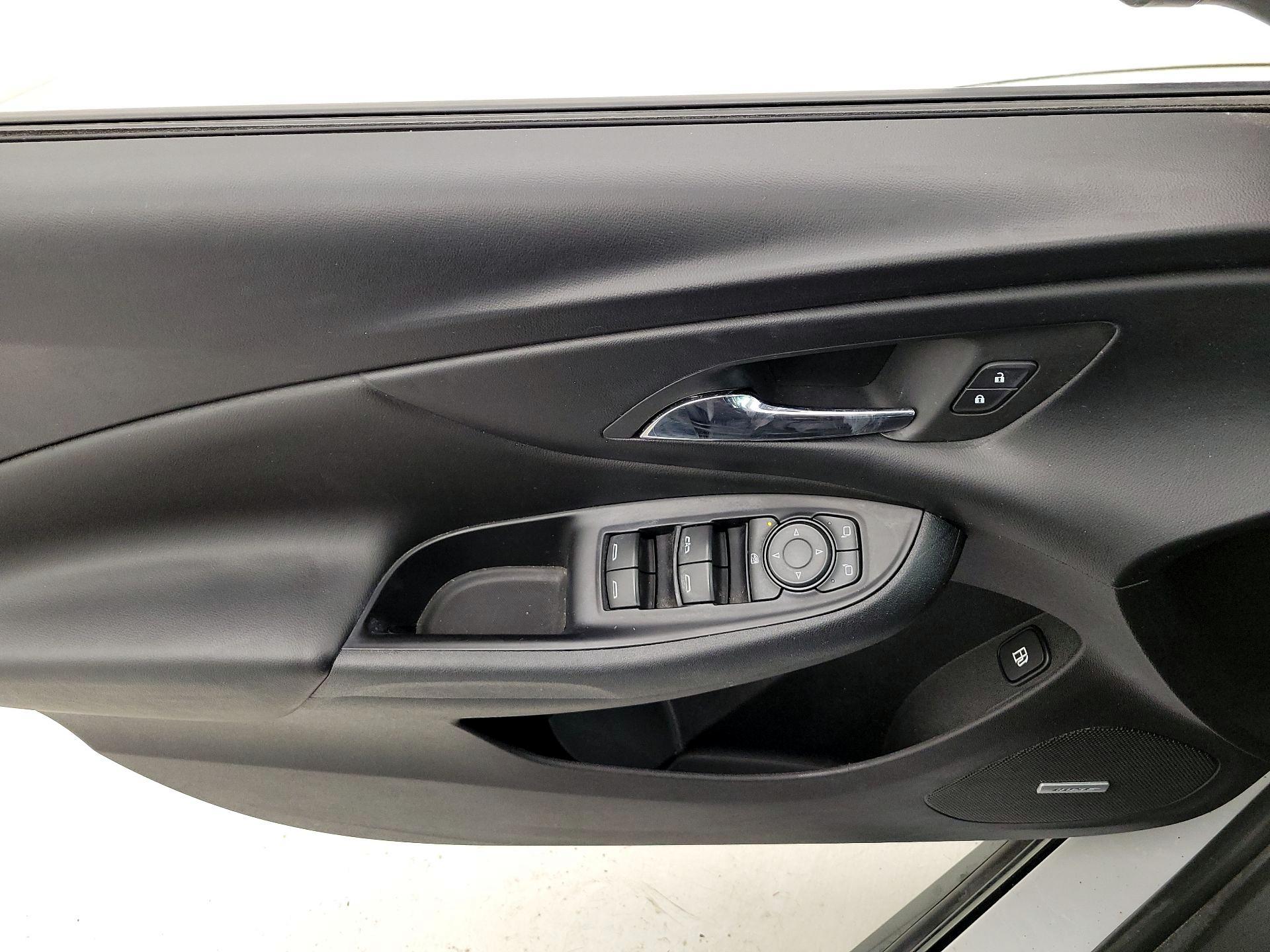 Thumbnail: 2016 Chevrolet Volt - 12