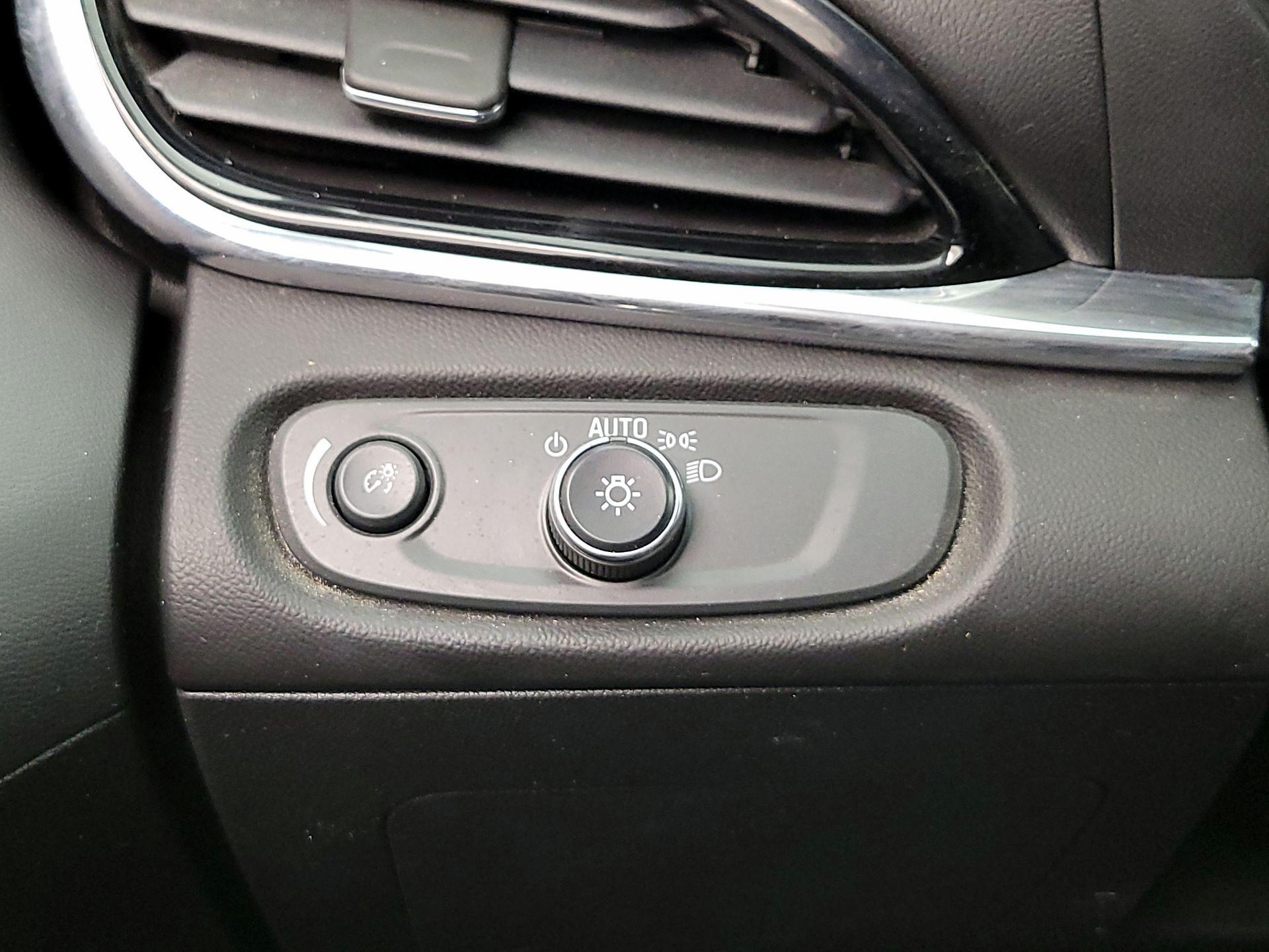 Thumbnail: 2016 Chevrolet Volt - 13