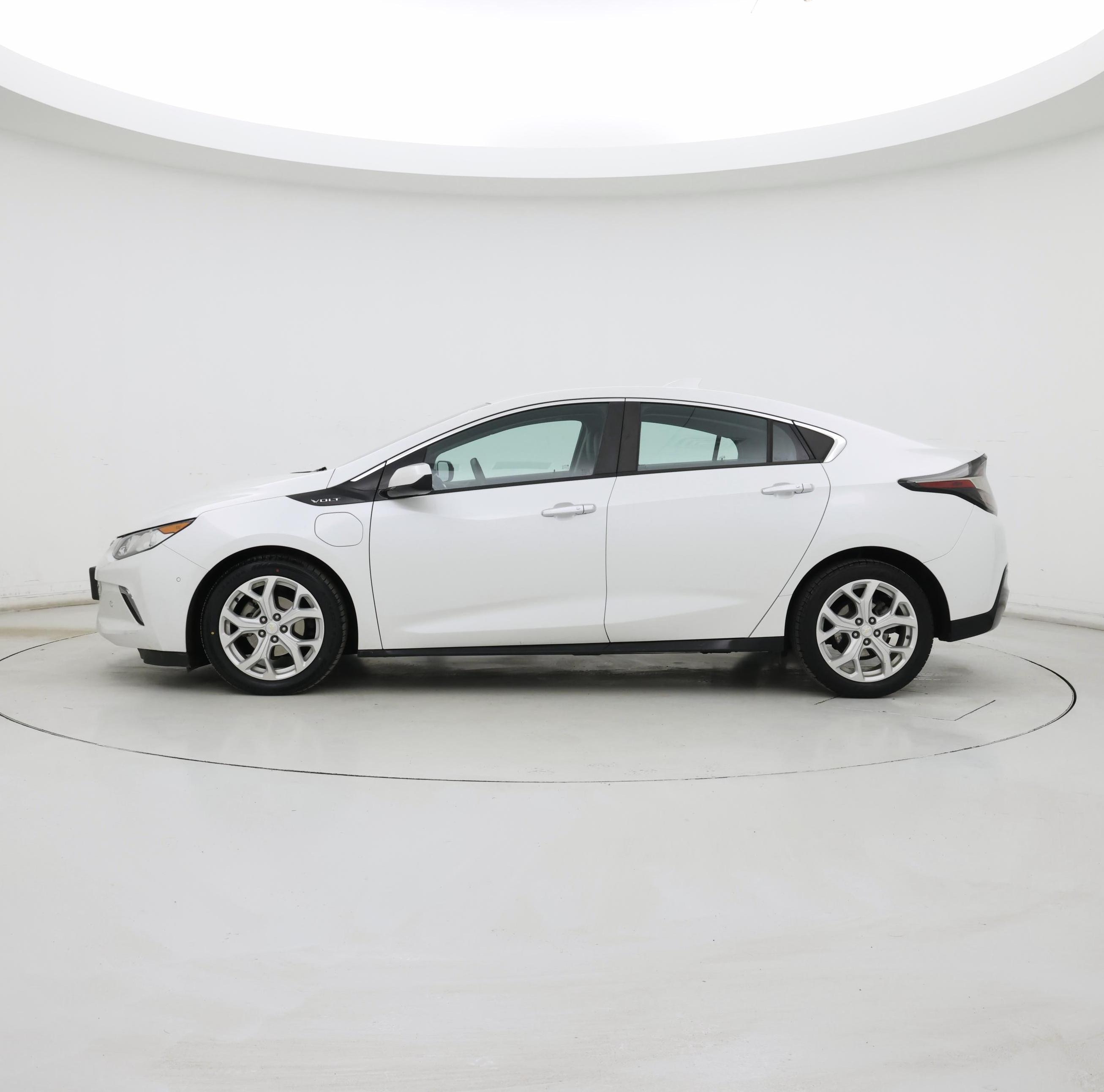 Thumbnail: 2016 Chevrolet Volt - 3