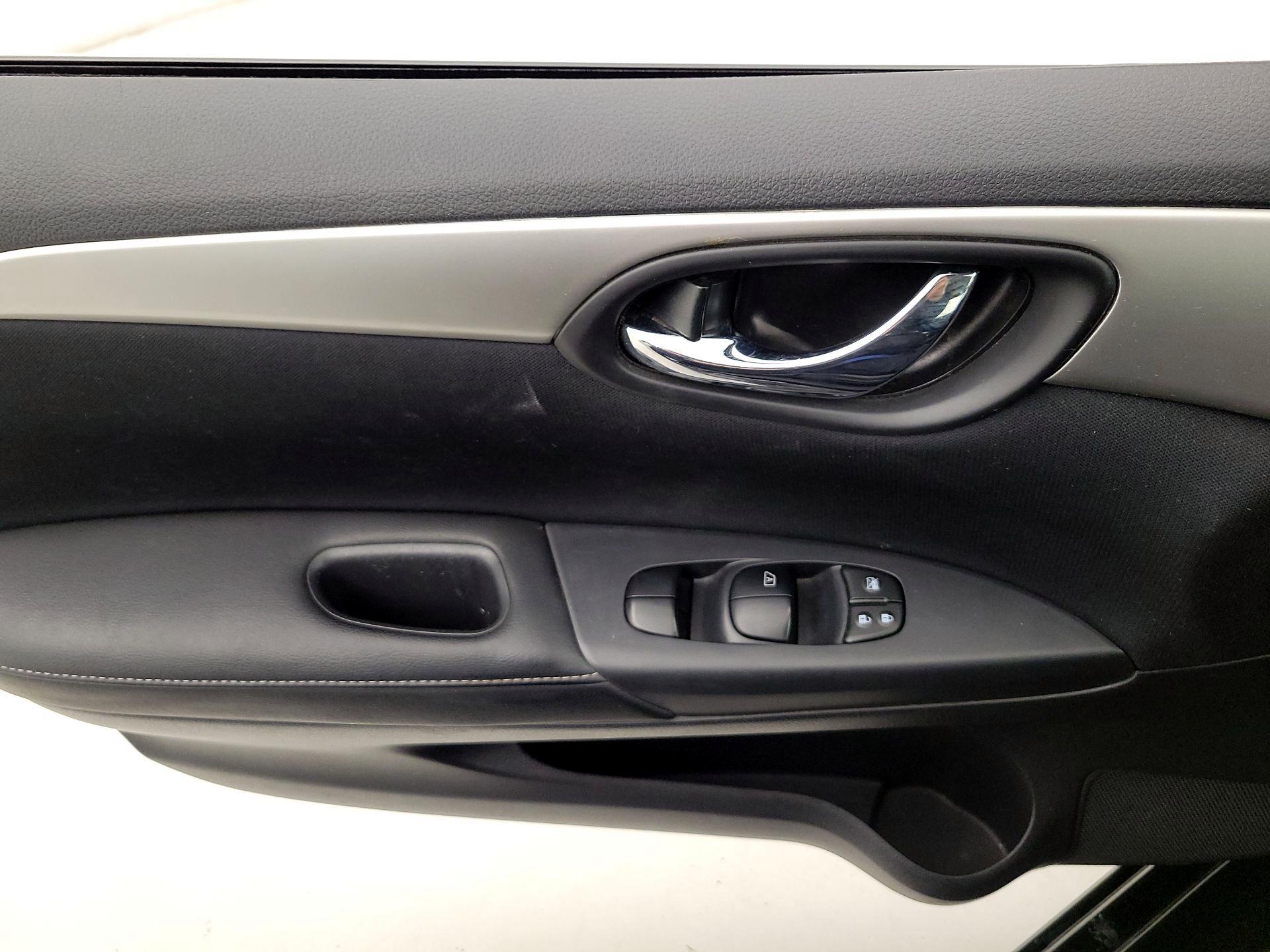 Thumbnail: 2016 Nissan Sentra - 12