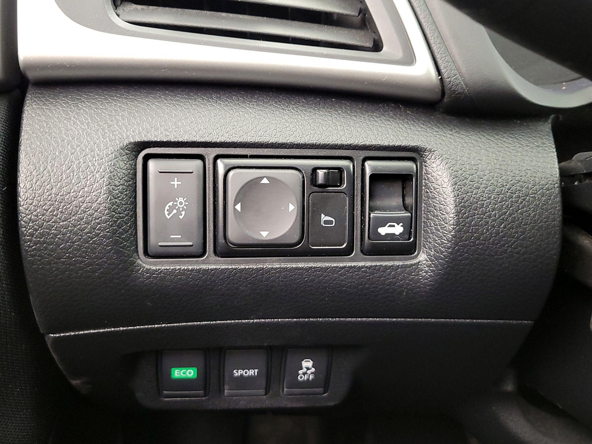 Thumbnail: 2016 Nissan Sentra - 13