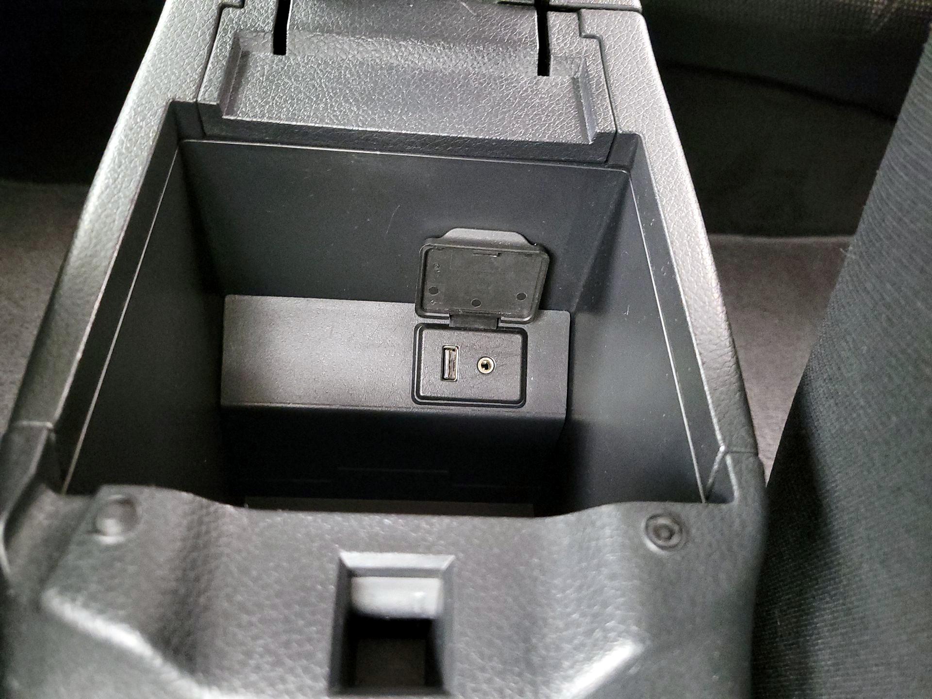 Thumbnail: 2016 Nissan Sentra - 17