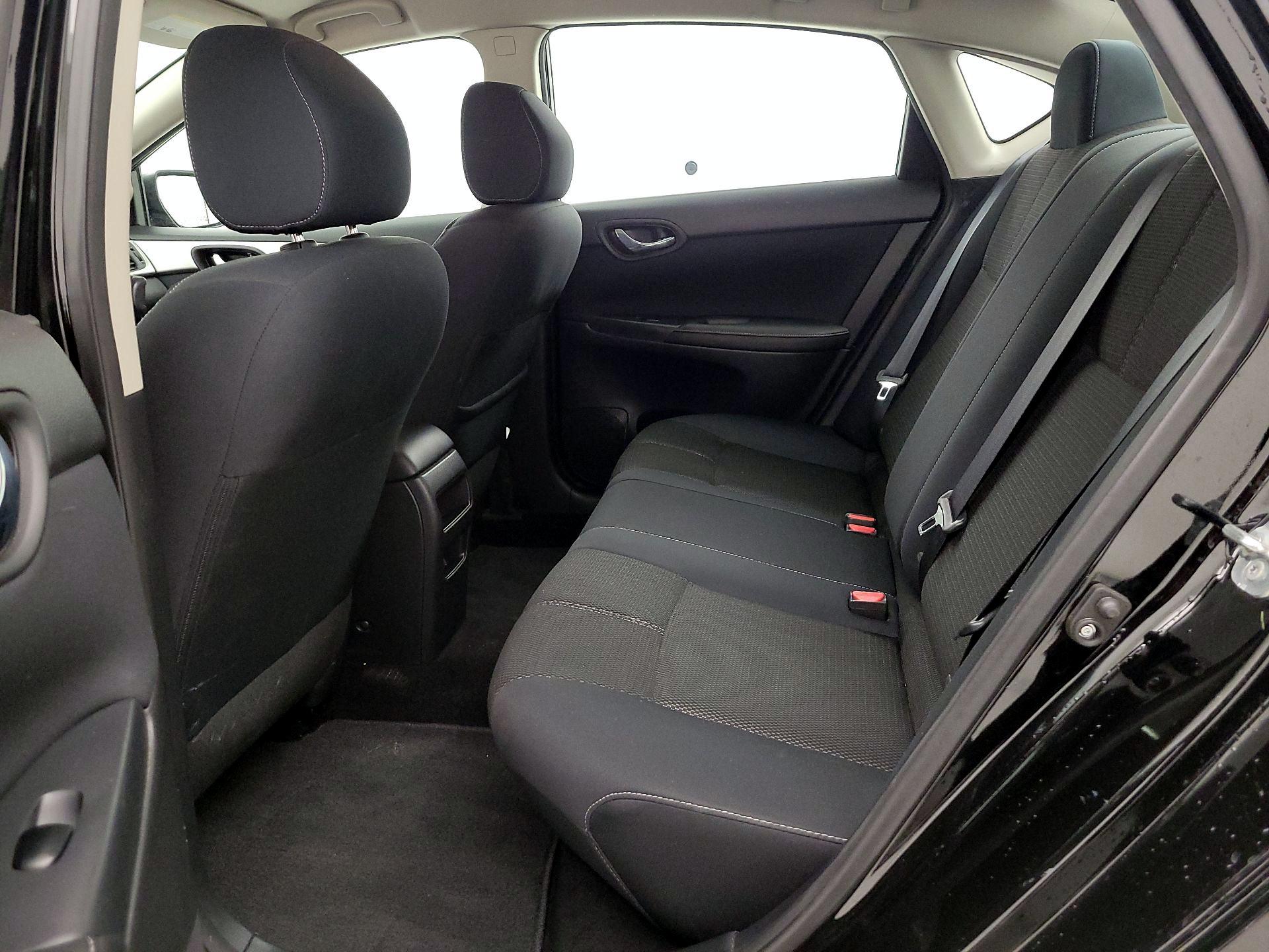 Thumbnail: 2016 Nissan Sentra - 18