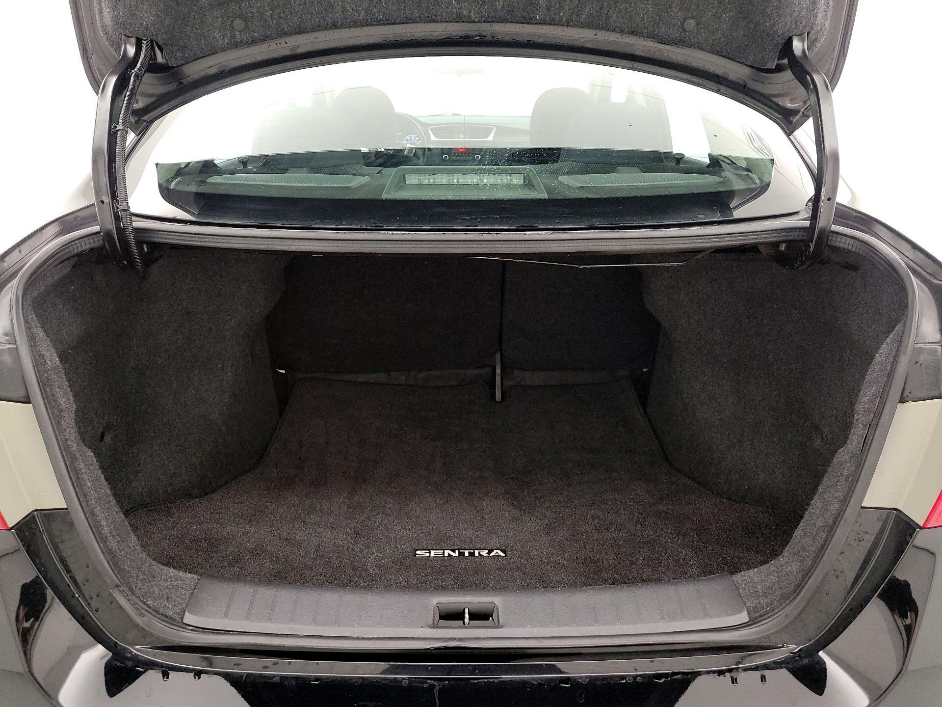 Thumbnail: 2016 Nissan Sentra - 19