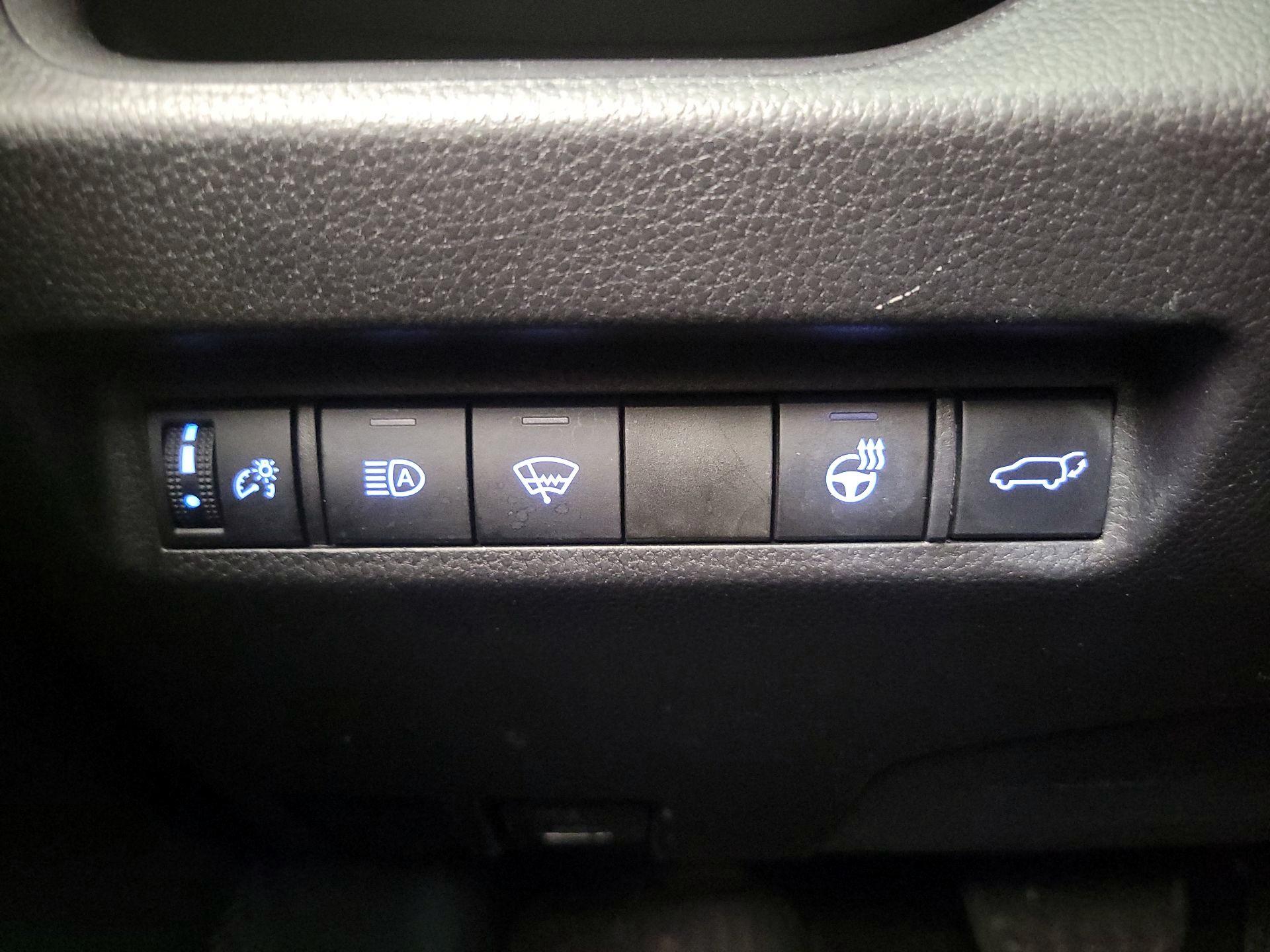 Thumbnail: 2019 Toyota RAV4 - 13