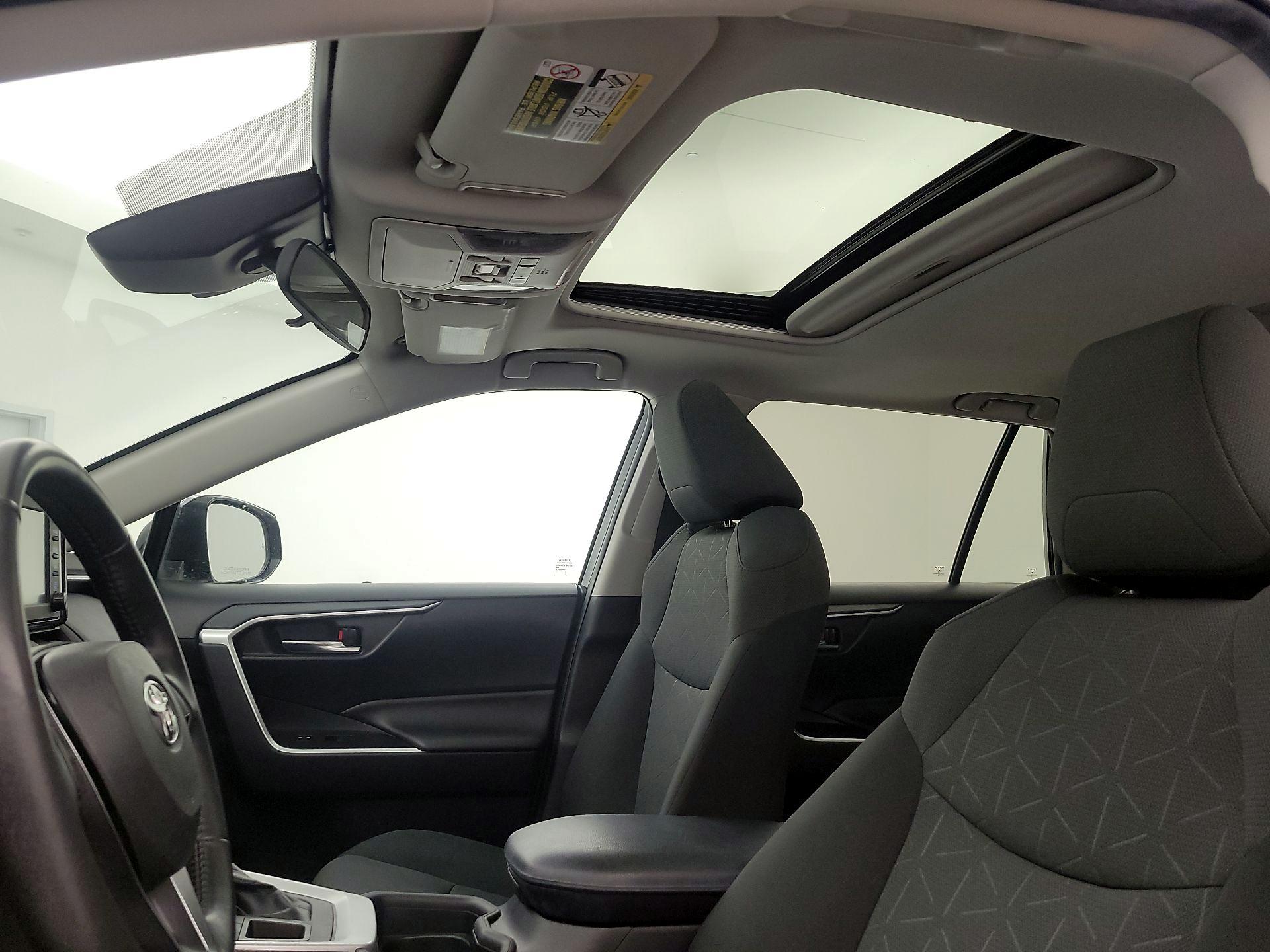 Thumbnail: 2019 Toyota RAV4 - 20