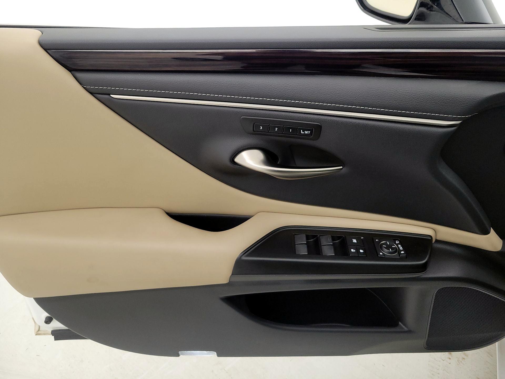 Thumbnail: 2020 Lexus ES - 12