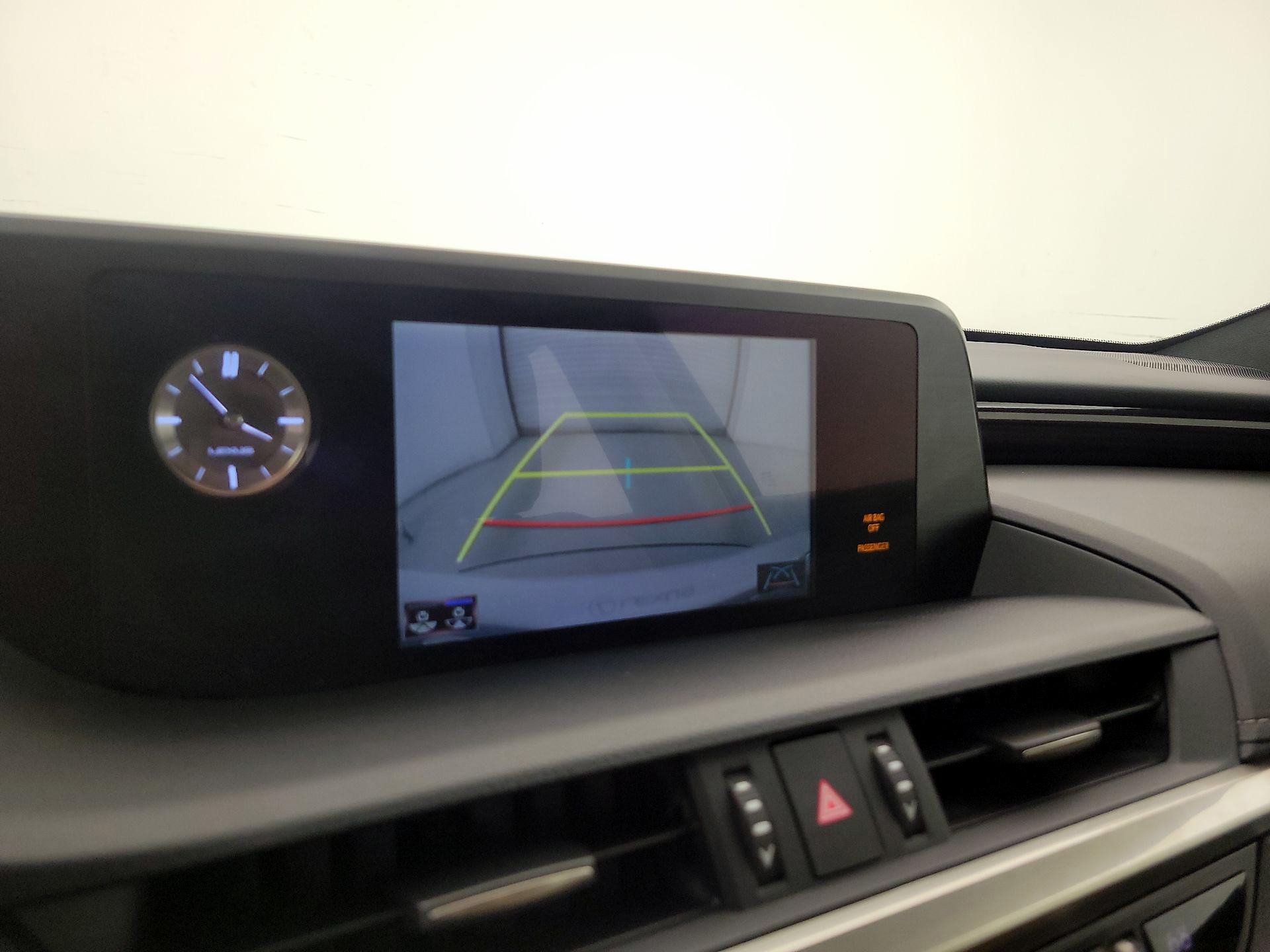 Thumbnail: 2020 Lexus ES - 14