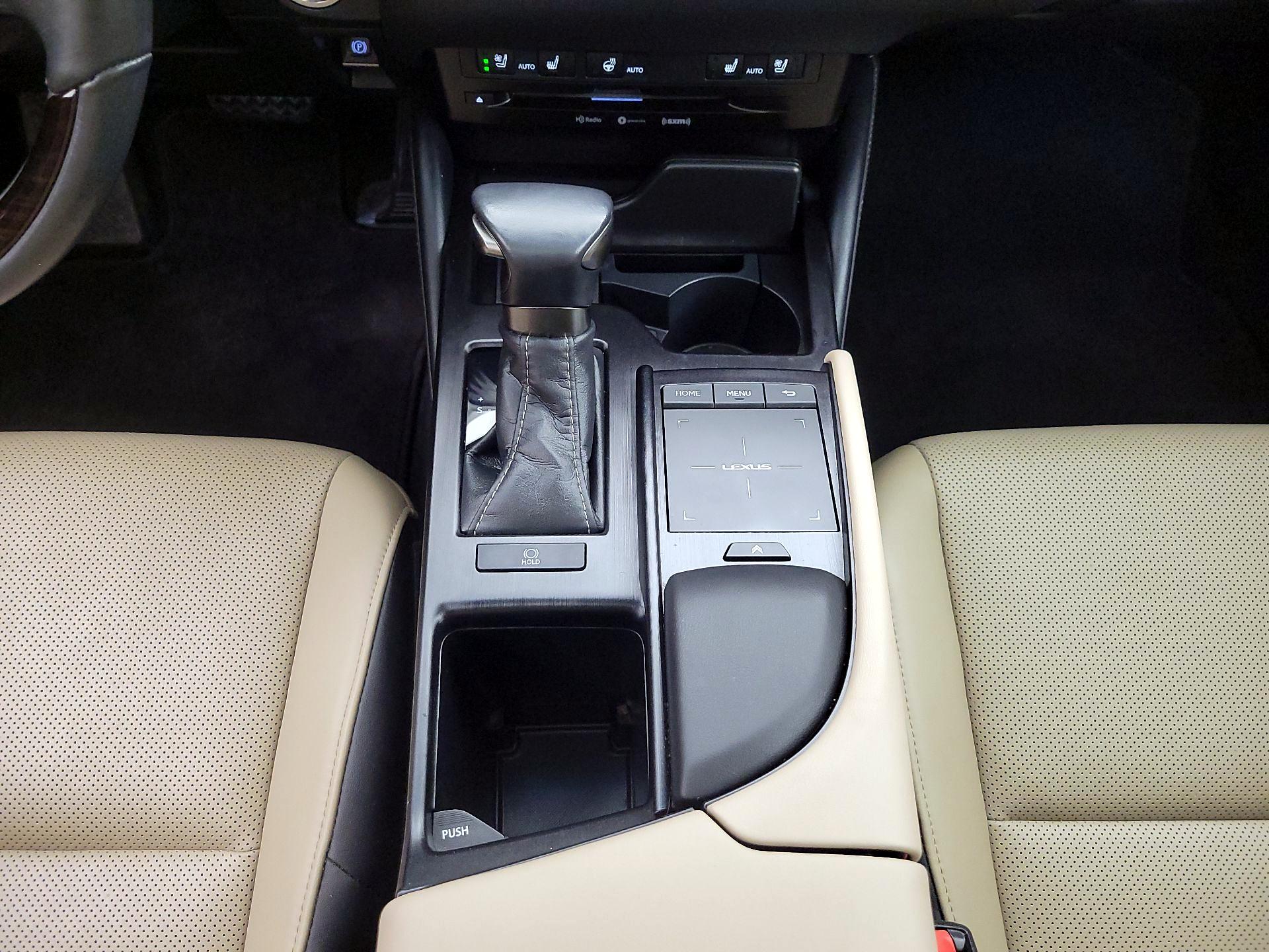 Thumbnail: 2020 Lexus ES - 17