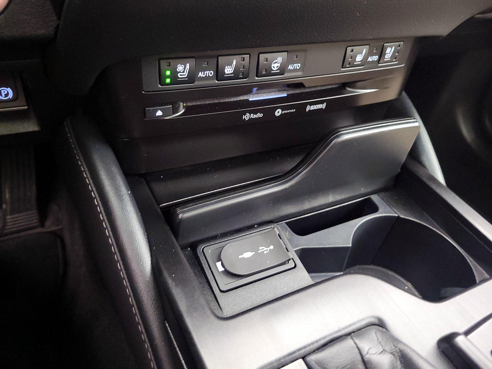 Thumbnail: 2020 Lexus ES - 18