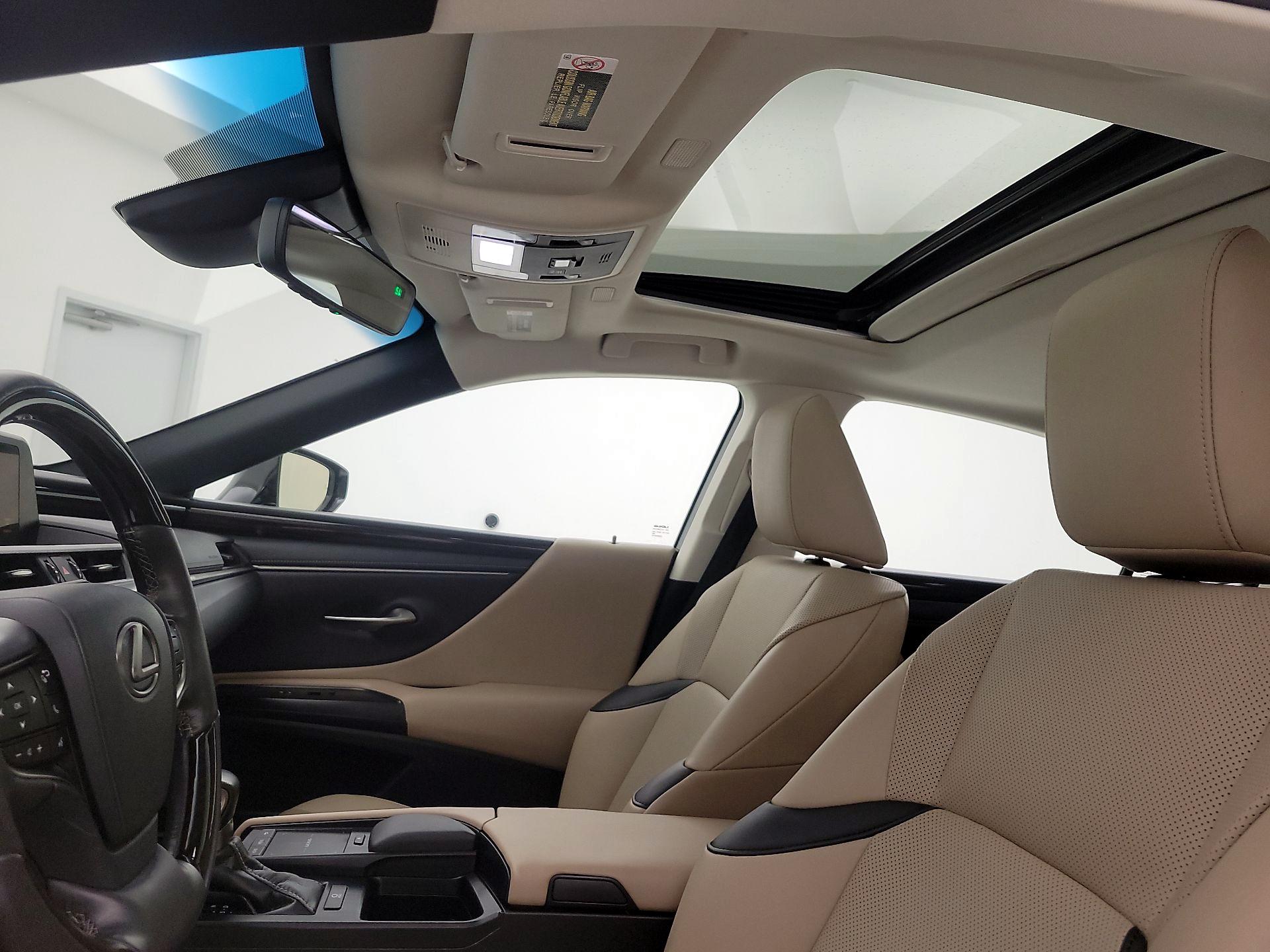 Thumbnail: 2020 Lexus ES - 19