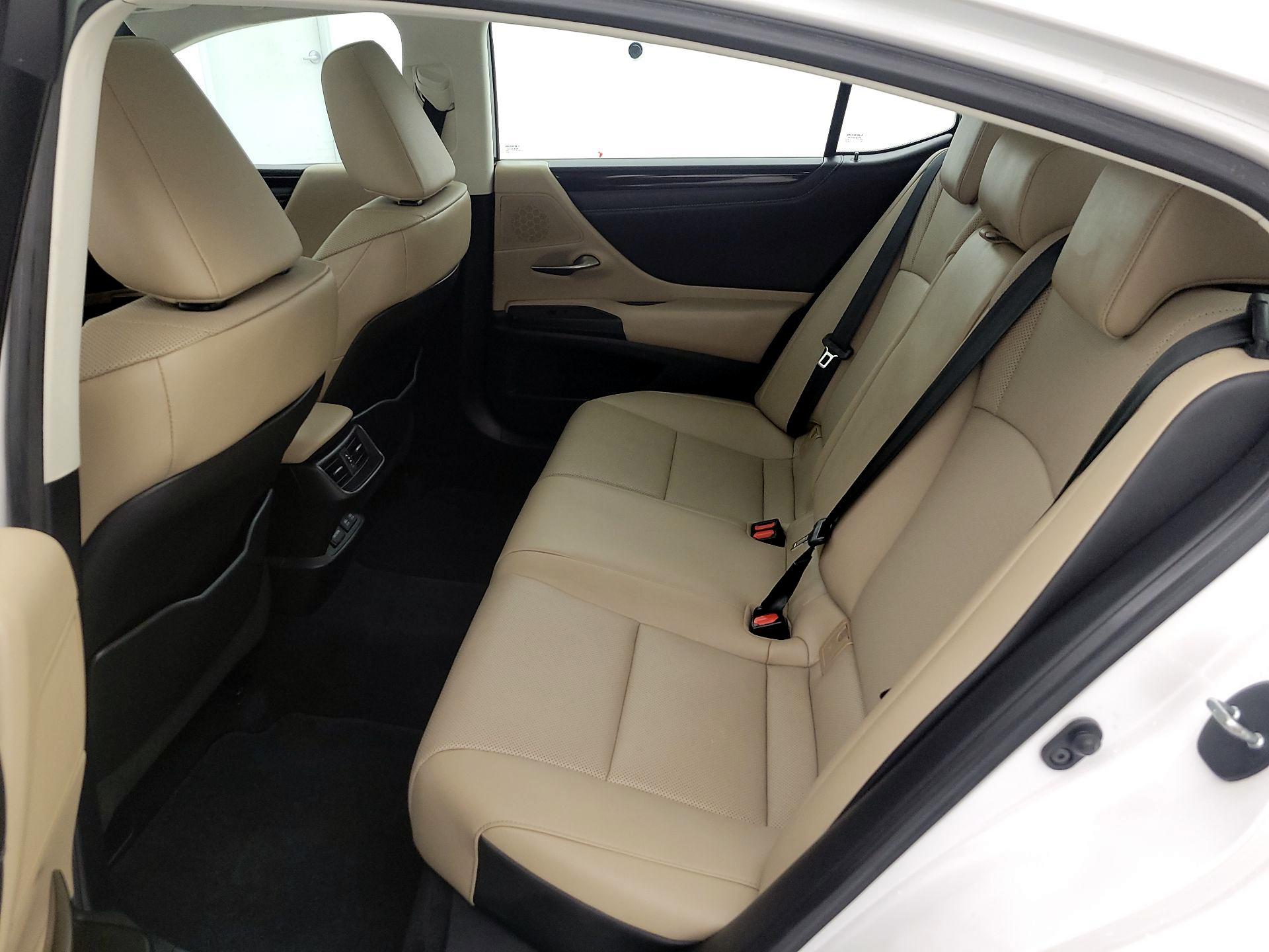 Thumbnail: 2020 Lexus ES - 20