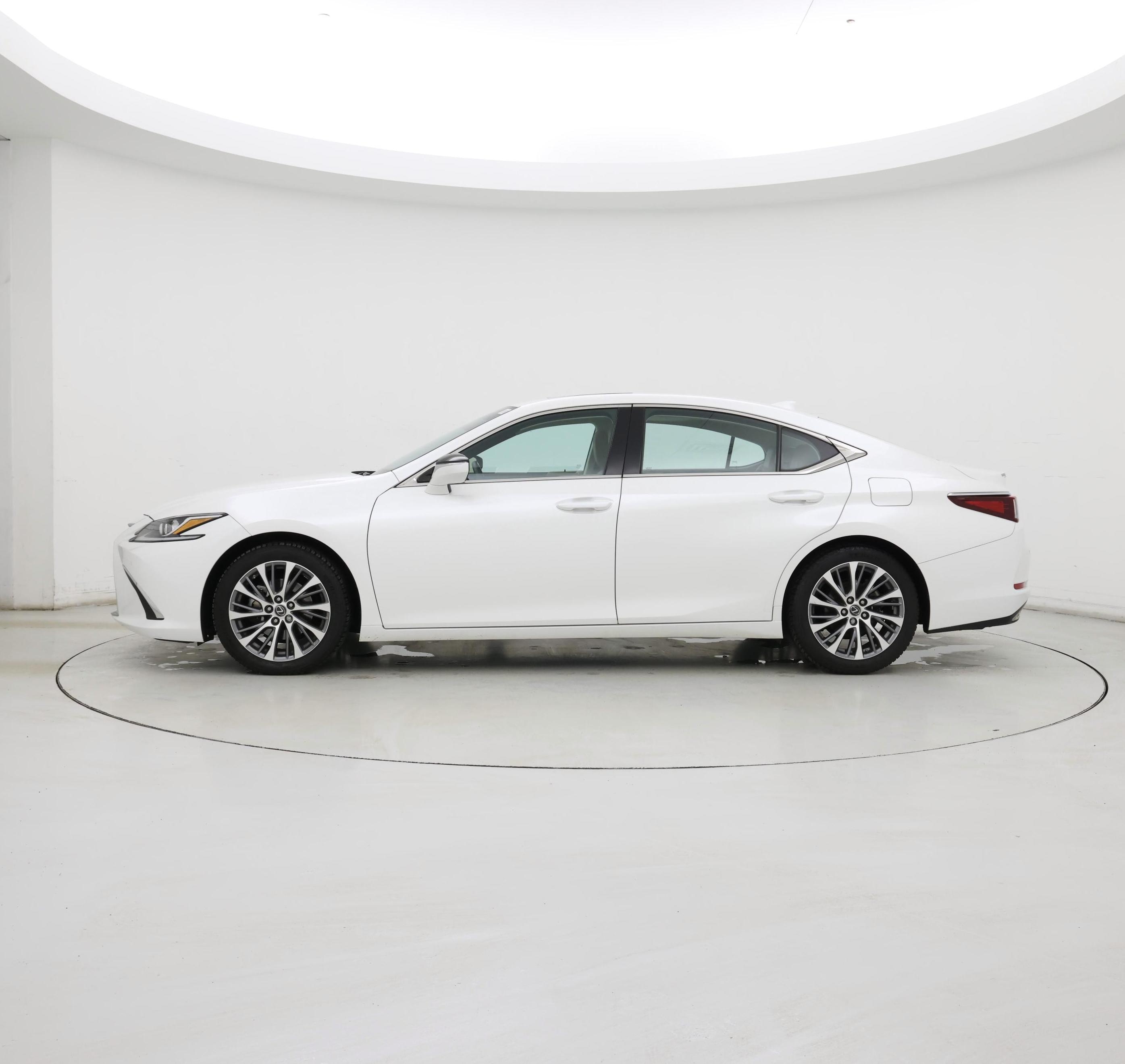 Thumbnail: 2020 Lexus ES - 3