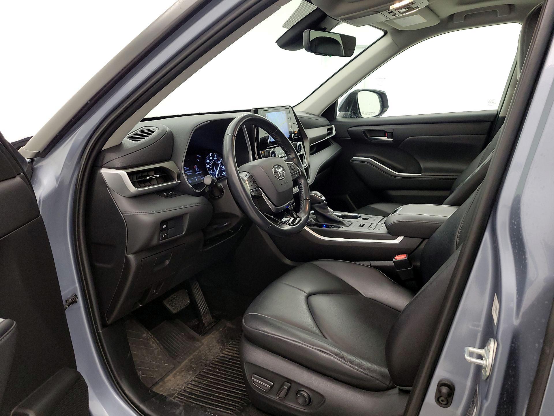 Thumbnail: 2021 Toyota Highlander - 11