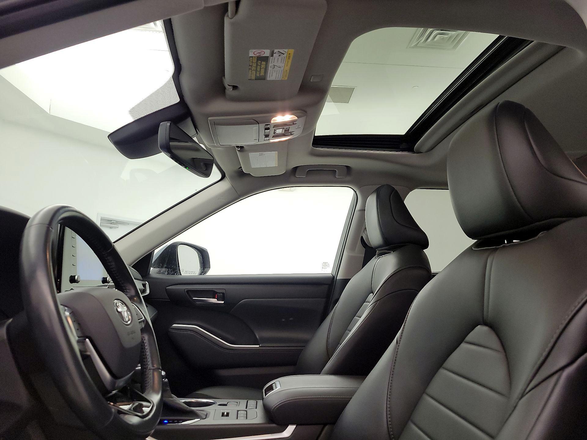 Thumbnail: 2021 Toyota Highlander - 20