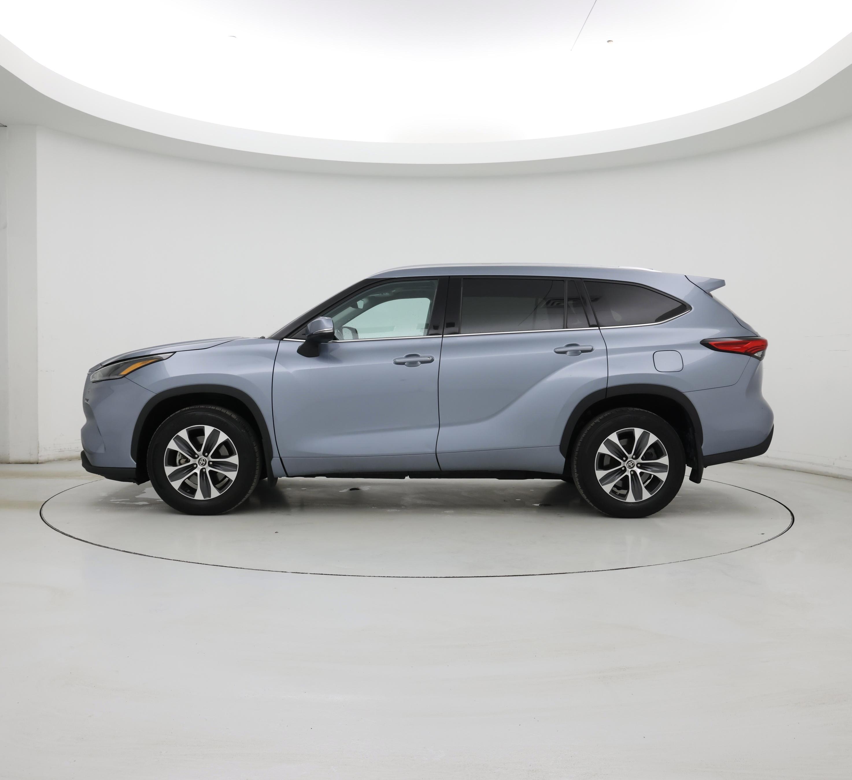 Thumbnail: 2021 Toyota Highlander - 3