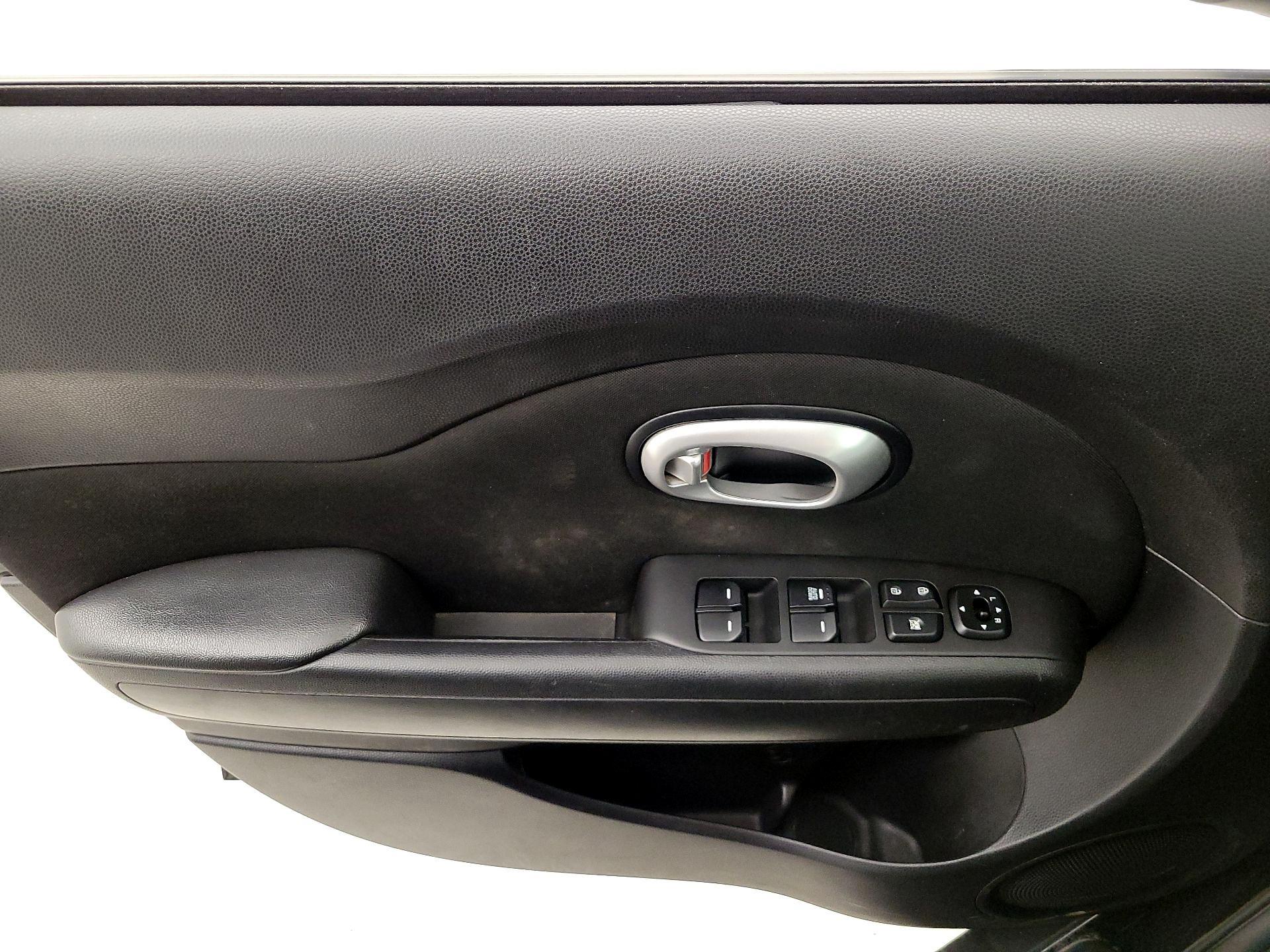 Thumbnail: 2016 Kia Soul - 12