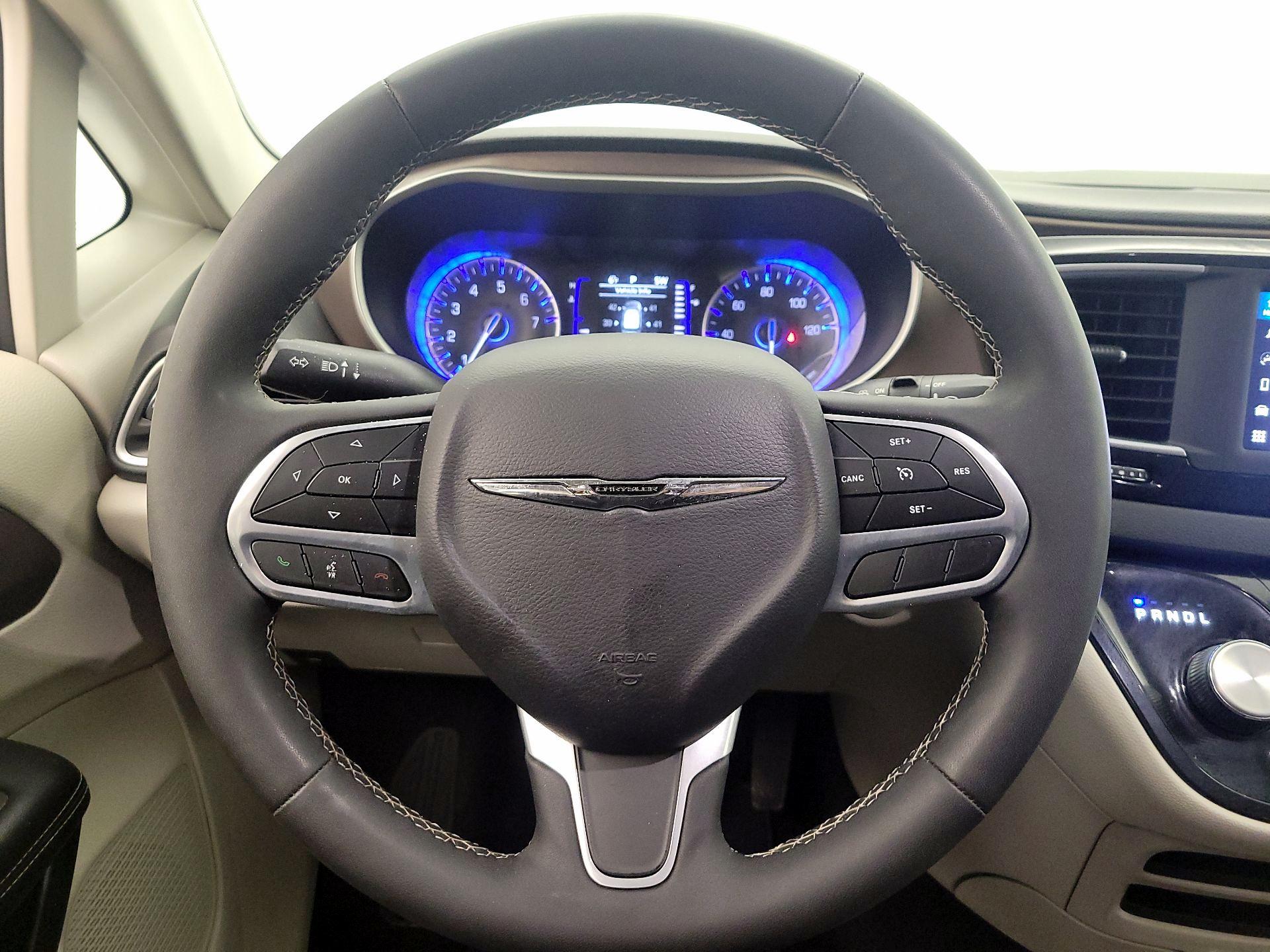 Thumbnail: 2023 Chrysler Voyager - 10