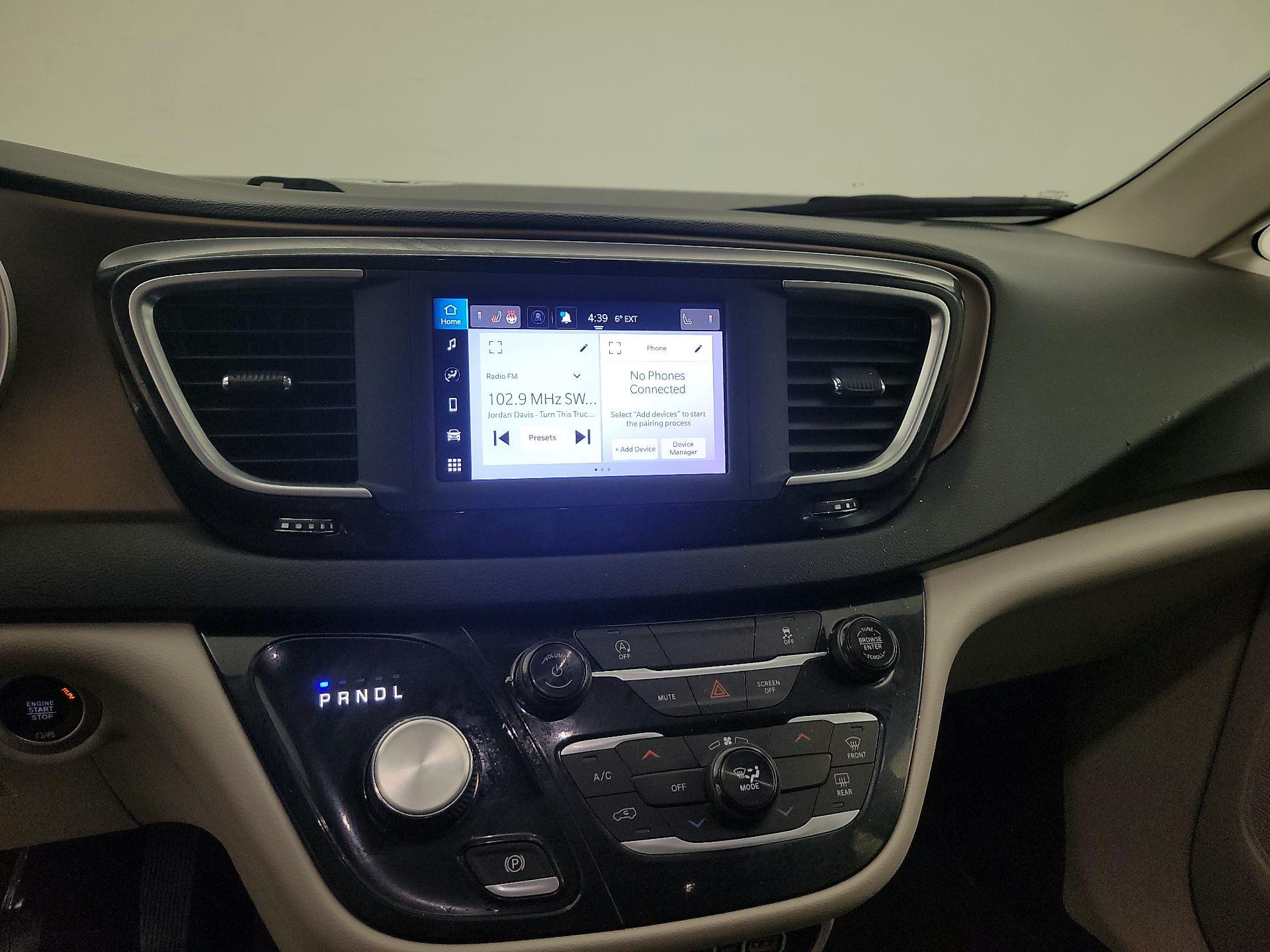 Thumbnail: 2023 Chrysler Voyager - 15