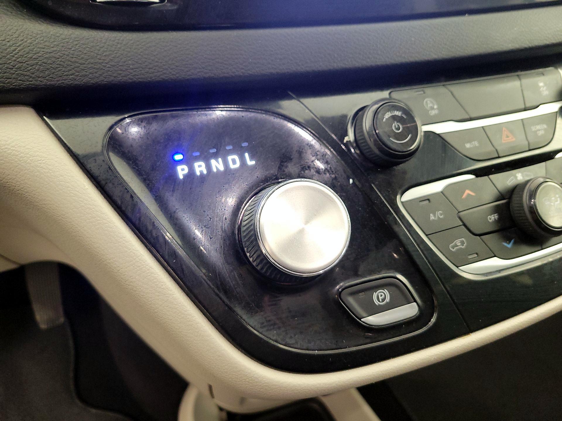 Thumbnail: 2023 Chrysler Voyager - 17