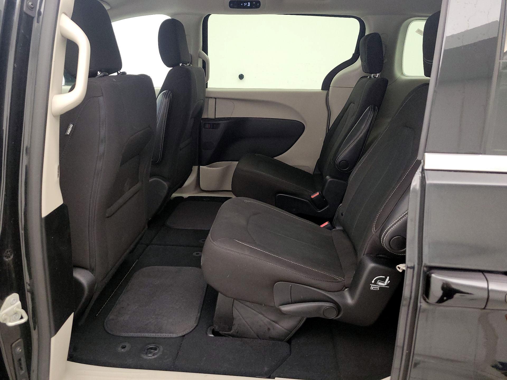 Thumbnail: 2023 Chrysler Voyager - 19