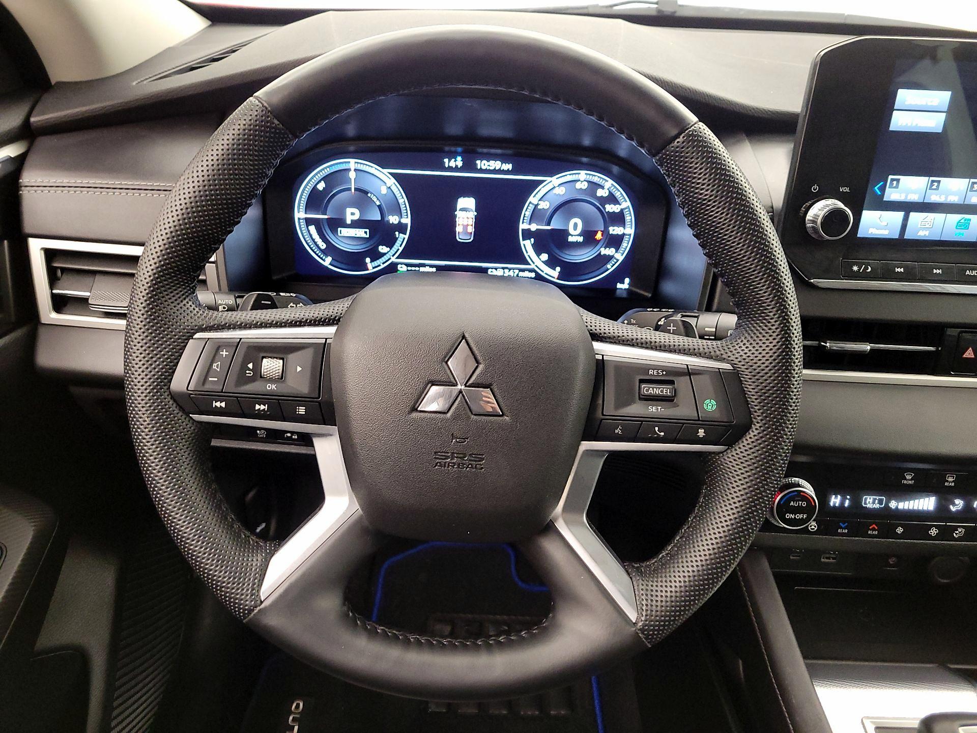 Thumbnail: 2023 Mitsubishi Outlander - 10