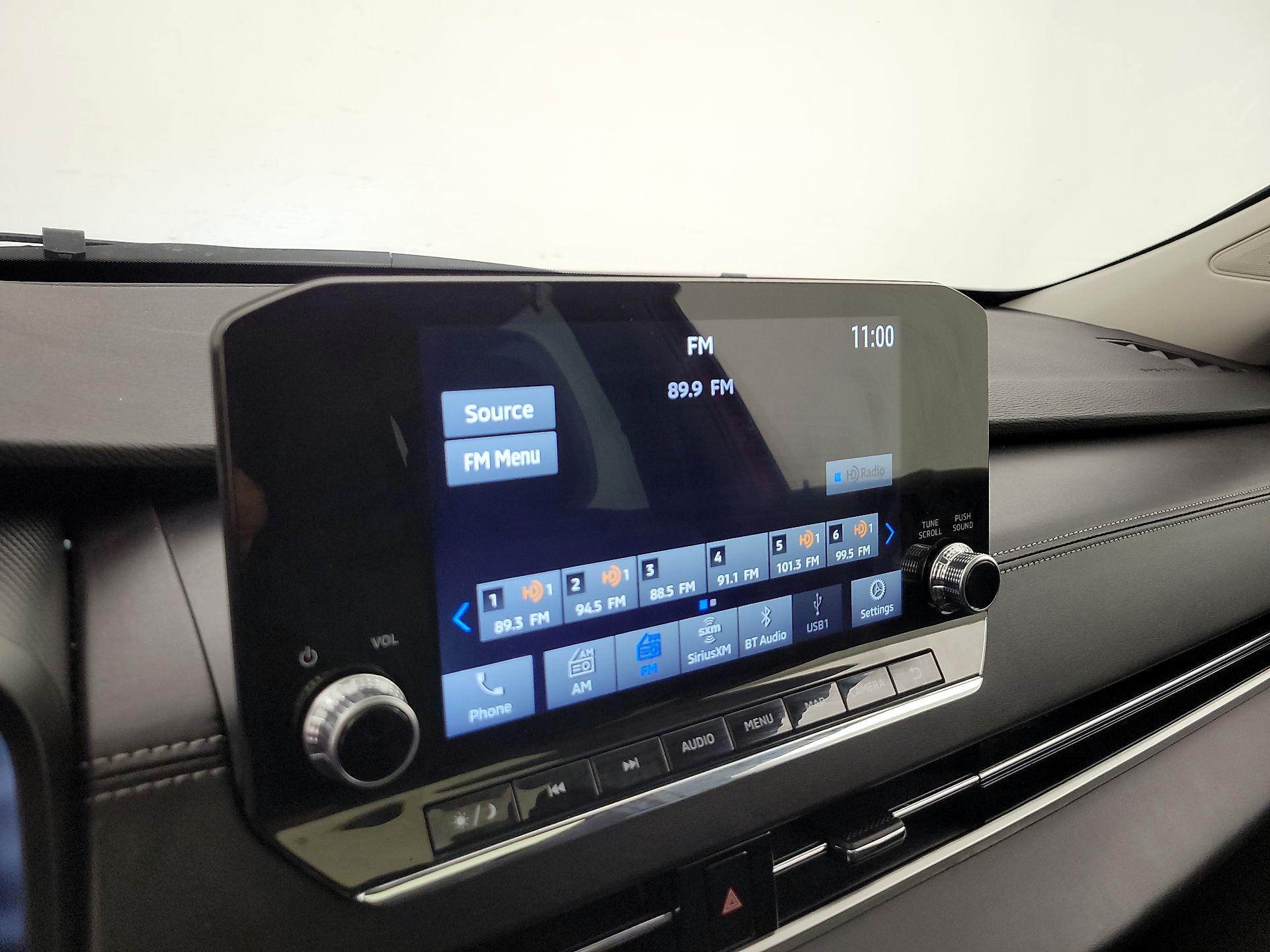 Thumbnail: 2023 Mitsubishi Outlander - 16