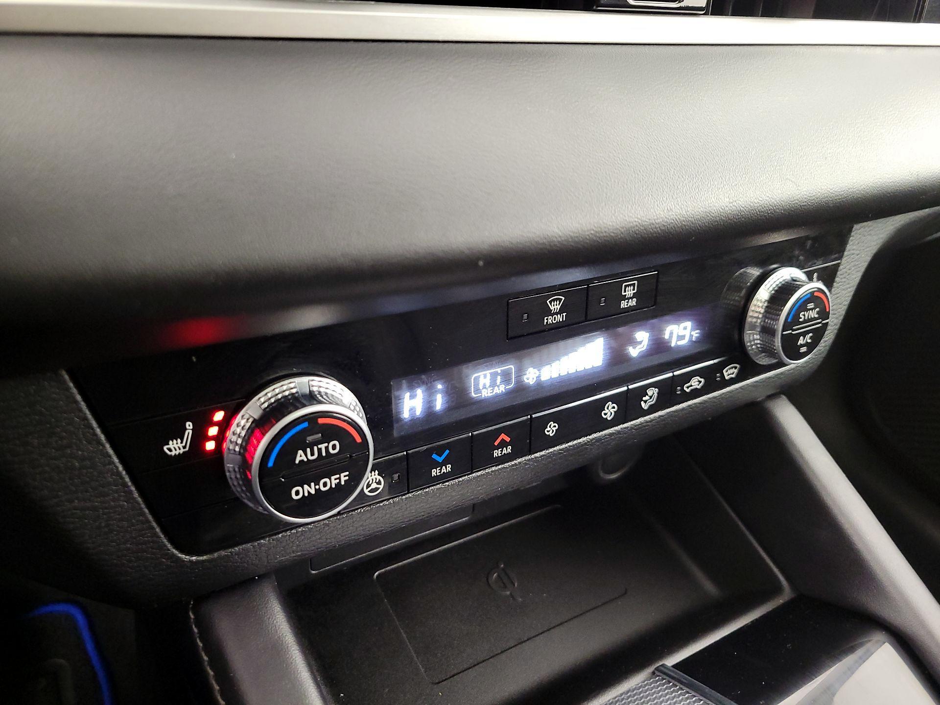 Thumbnail: 2023 Mitsubishi Outlander - 17