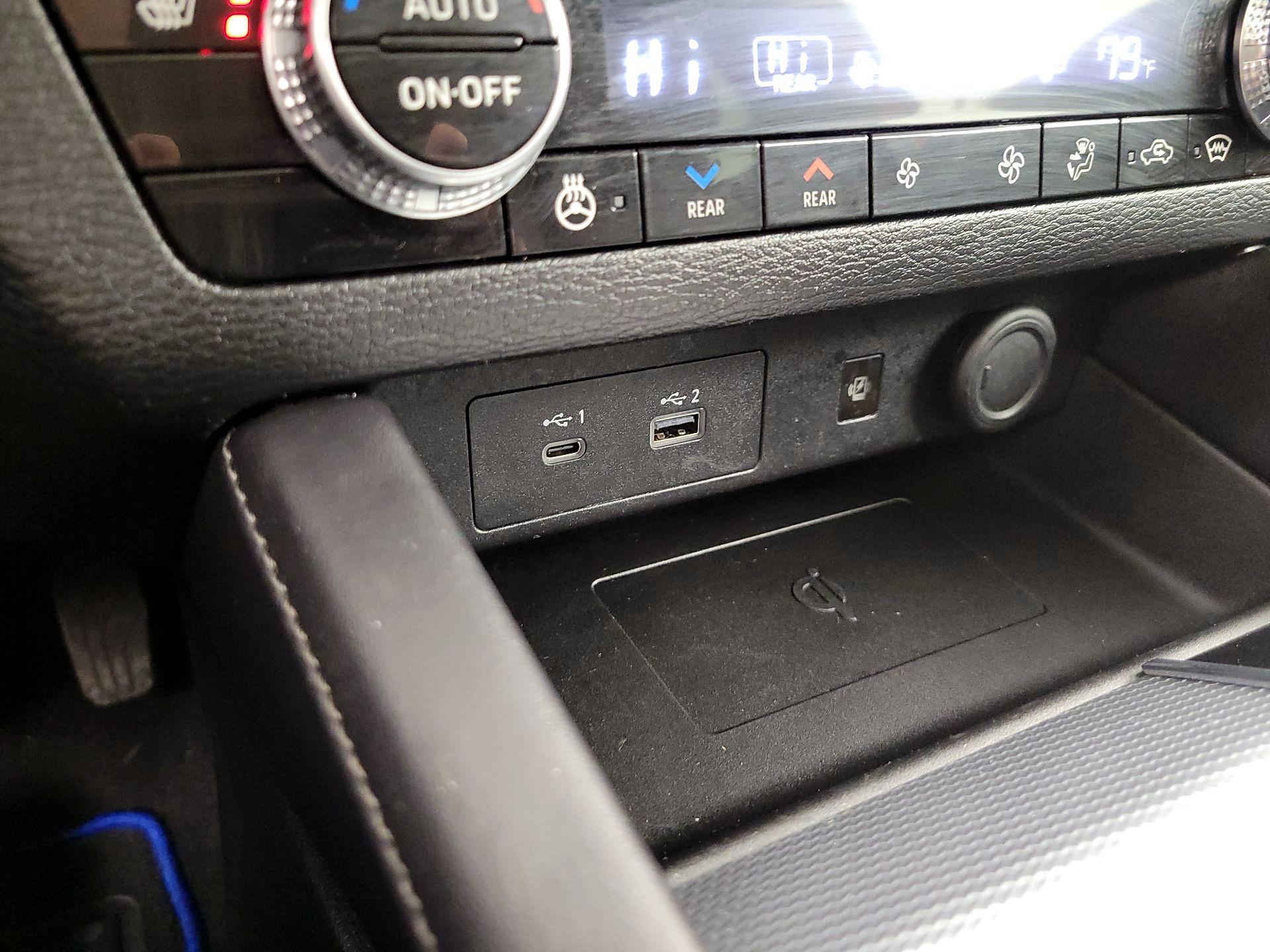 Thumbnail: 2023 Mitsubishi Outlander - 19