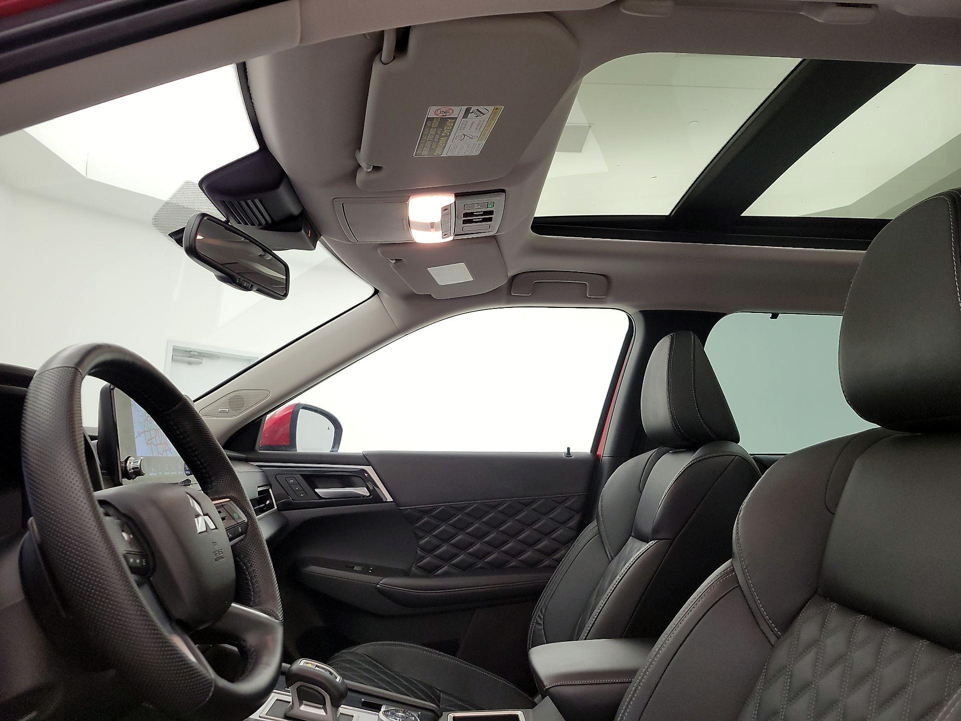 Thumbnail: 2023 Mitsubishi Outlander - 20