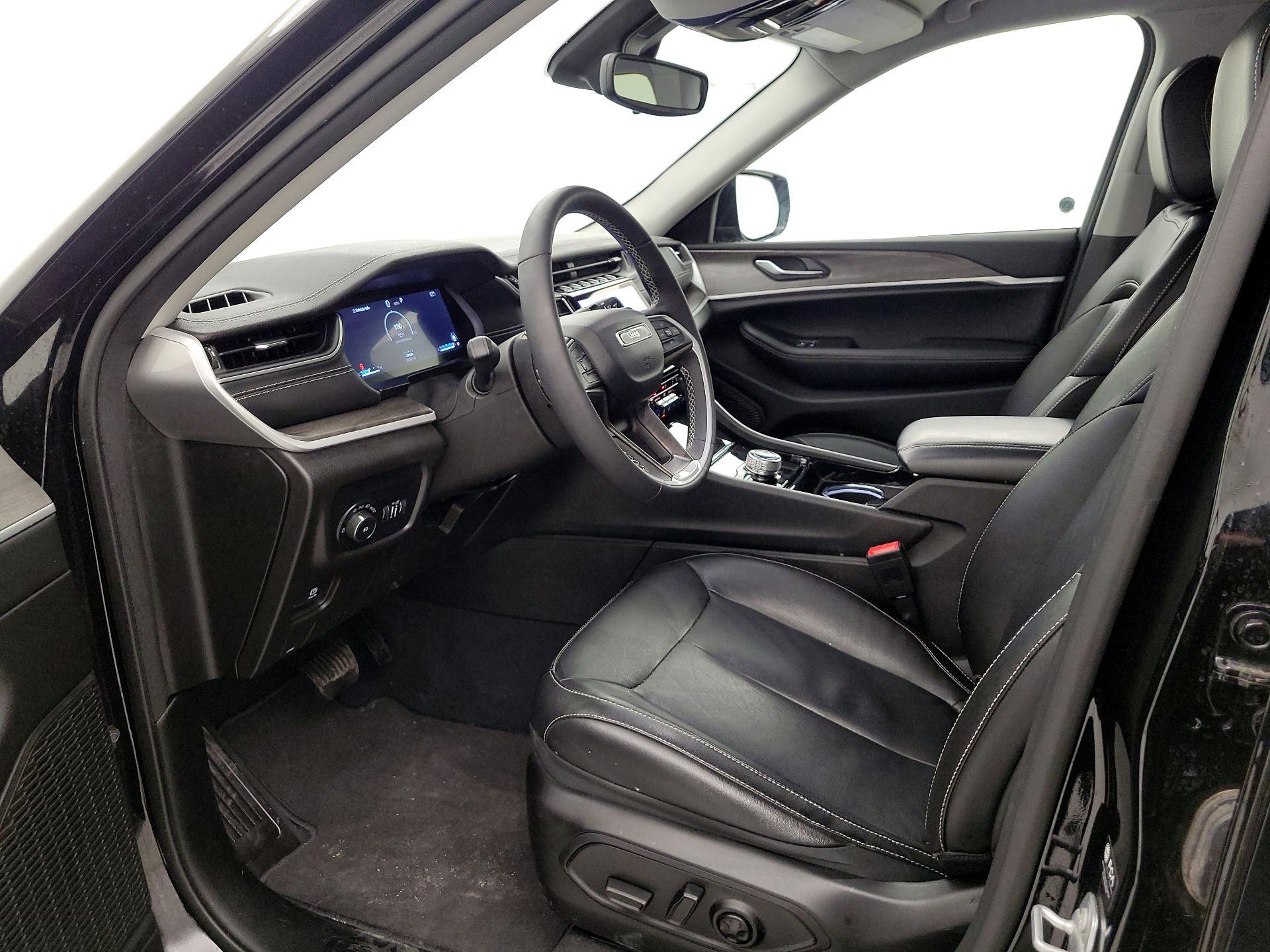 Thumbnail: 2023 Jeep Grand Cherokee - 11