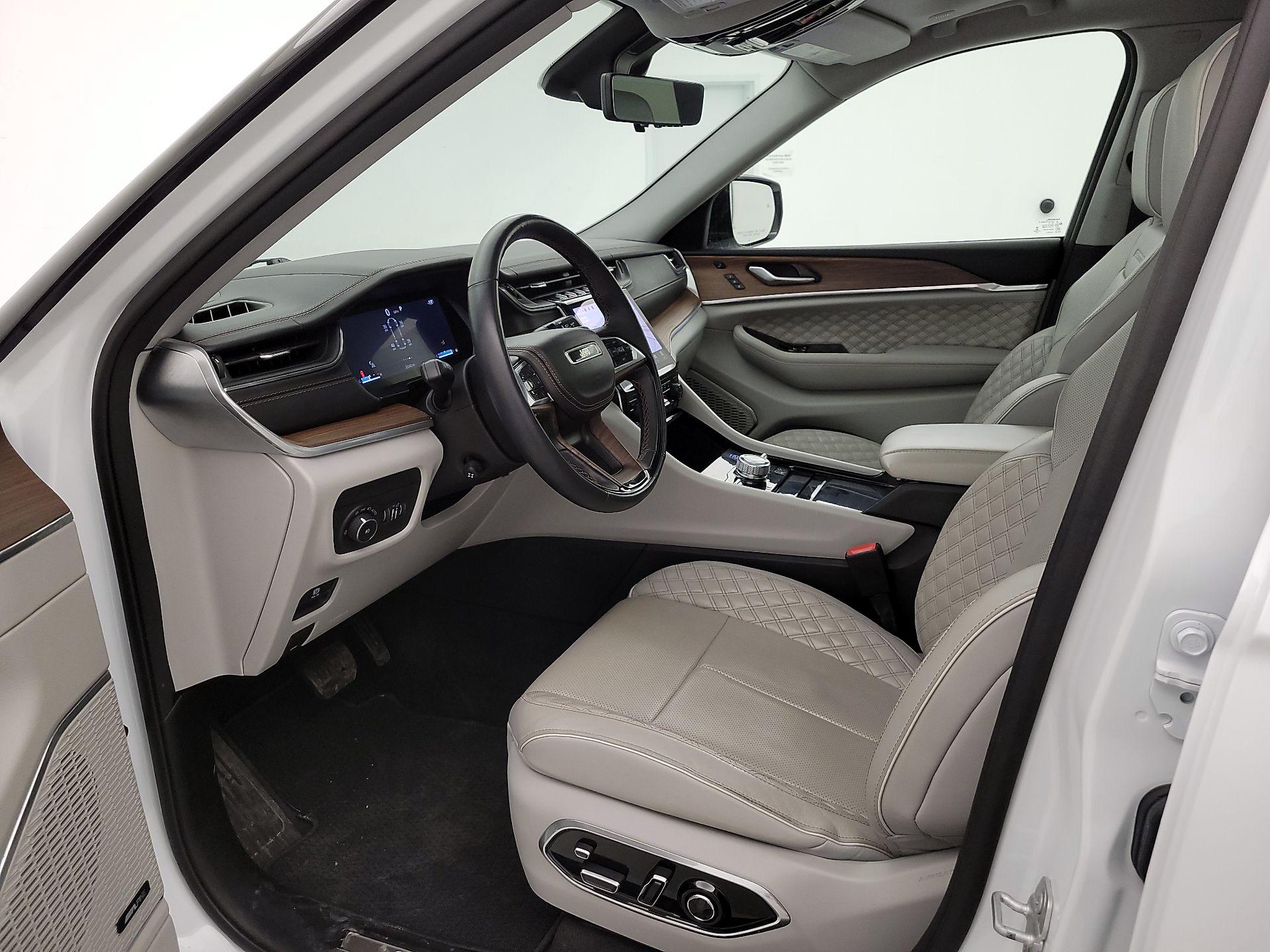 Thumbnail: 2022 Jeep Grand Cherokee - 11