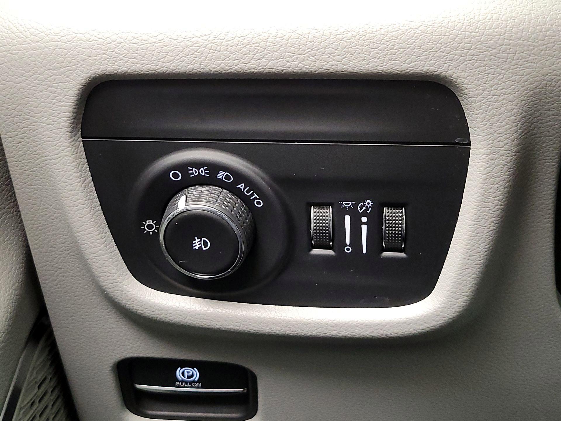 Thumbnail: 2022 Jeep Grand Cherokee - 13