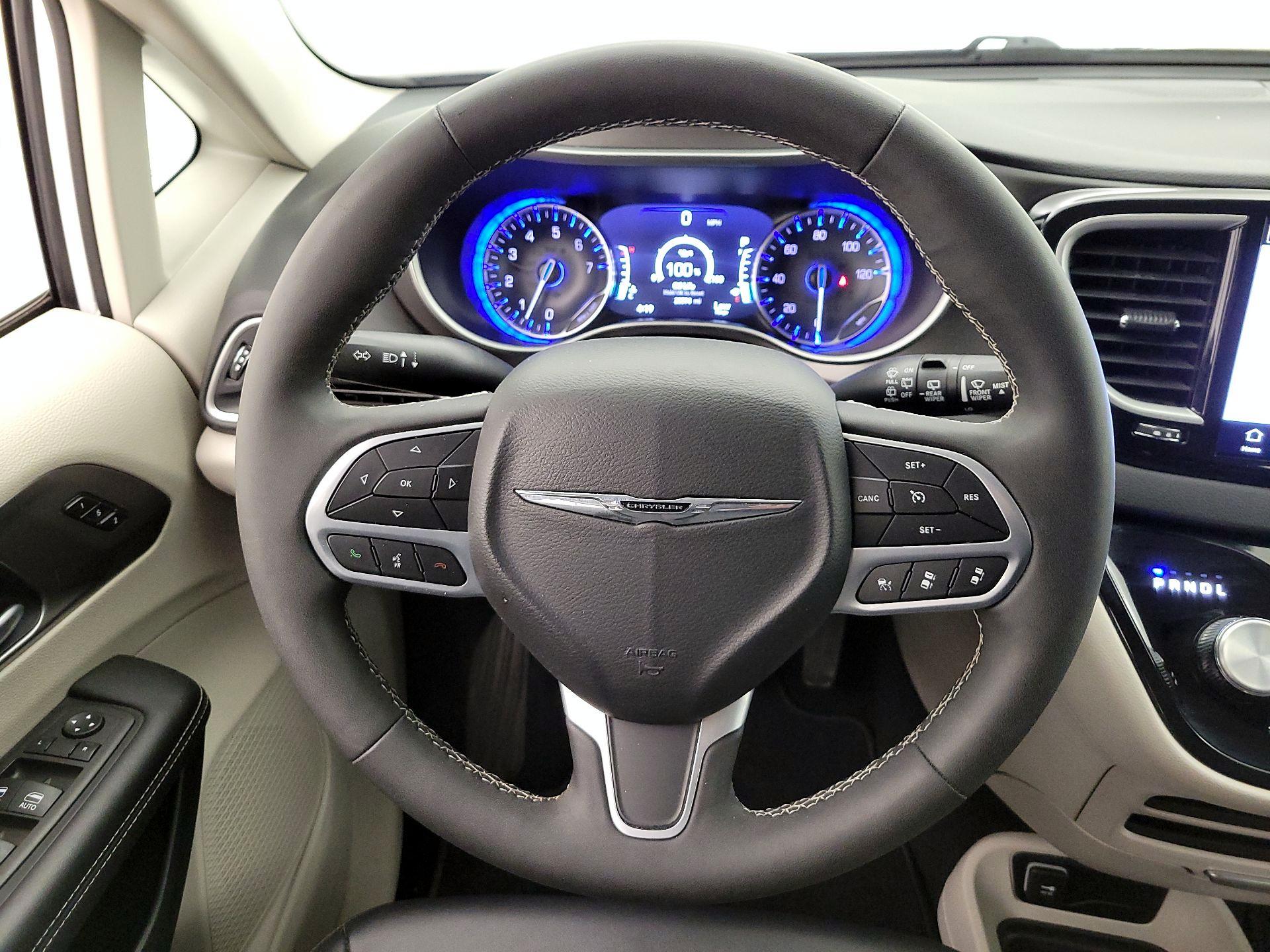 Thumbnail: 2024 Chrysler Pacifica - 10