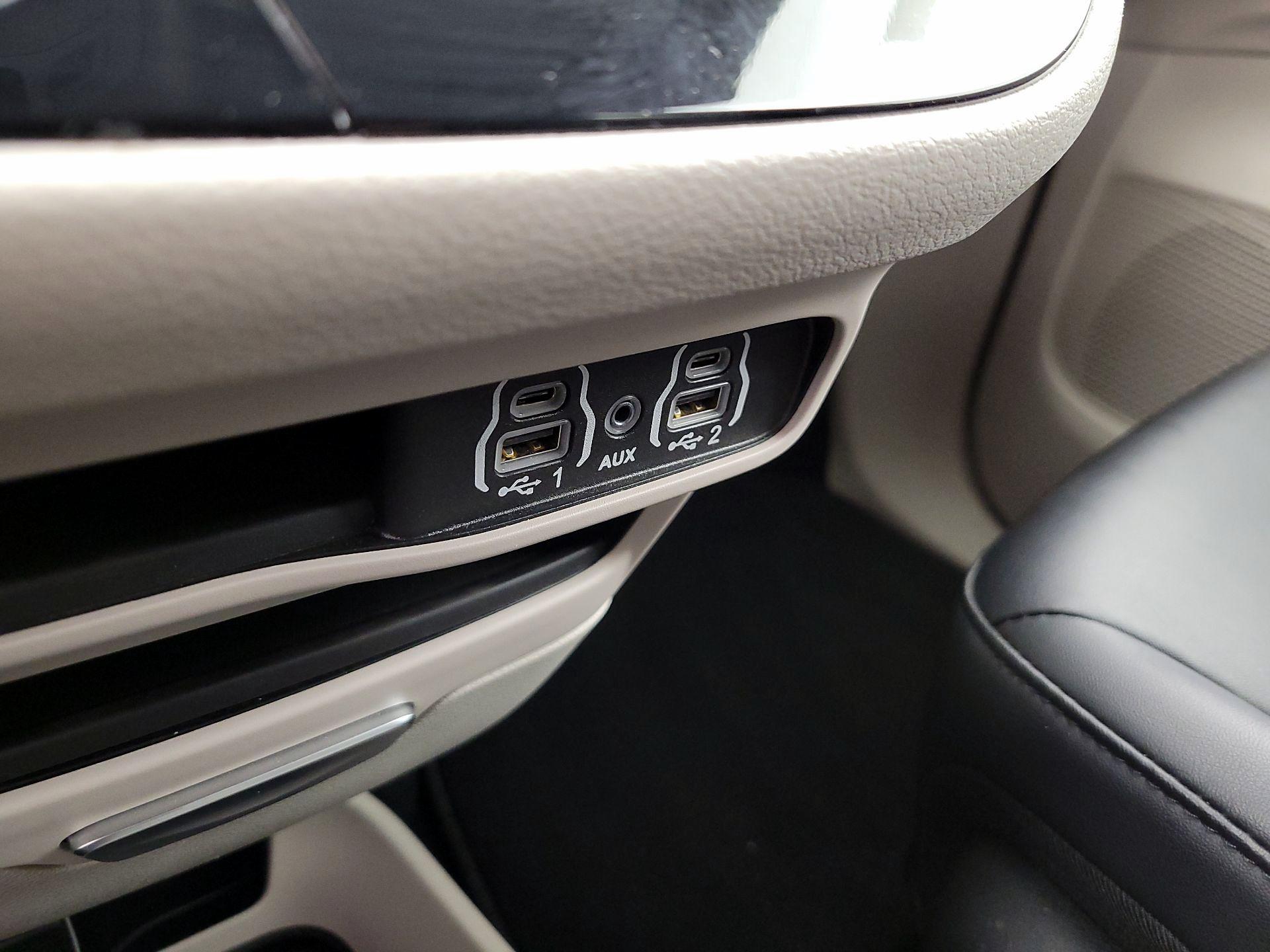 Thumbnail: 2024 Chrysler Pacifica - 18